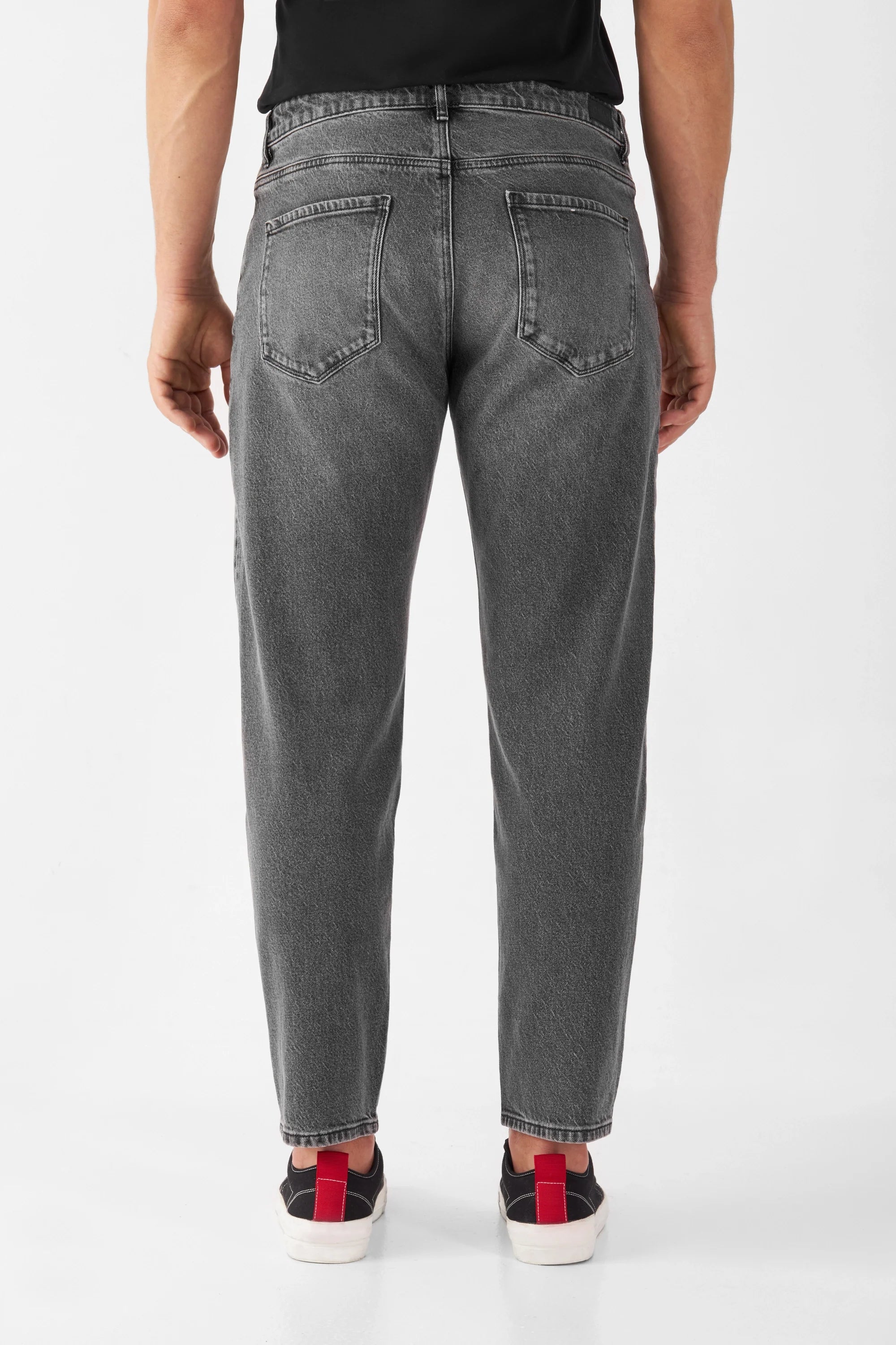 Graue Jeans RISE Relaxed Tapered aus Bio-Baumwolle von Dawn Denim