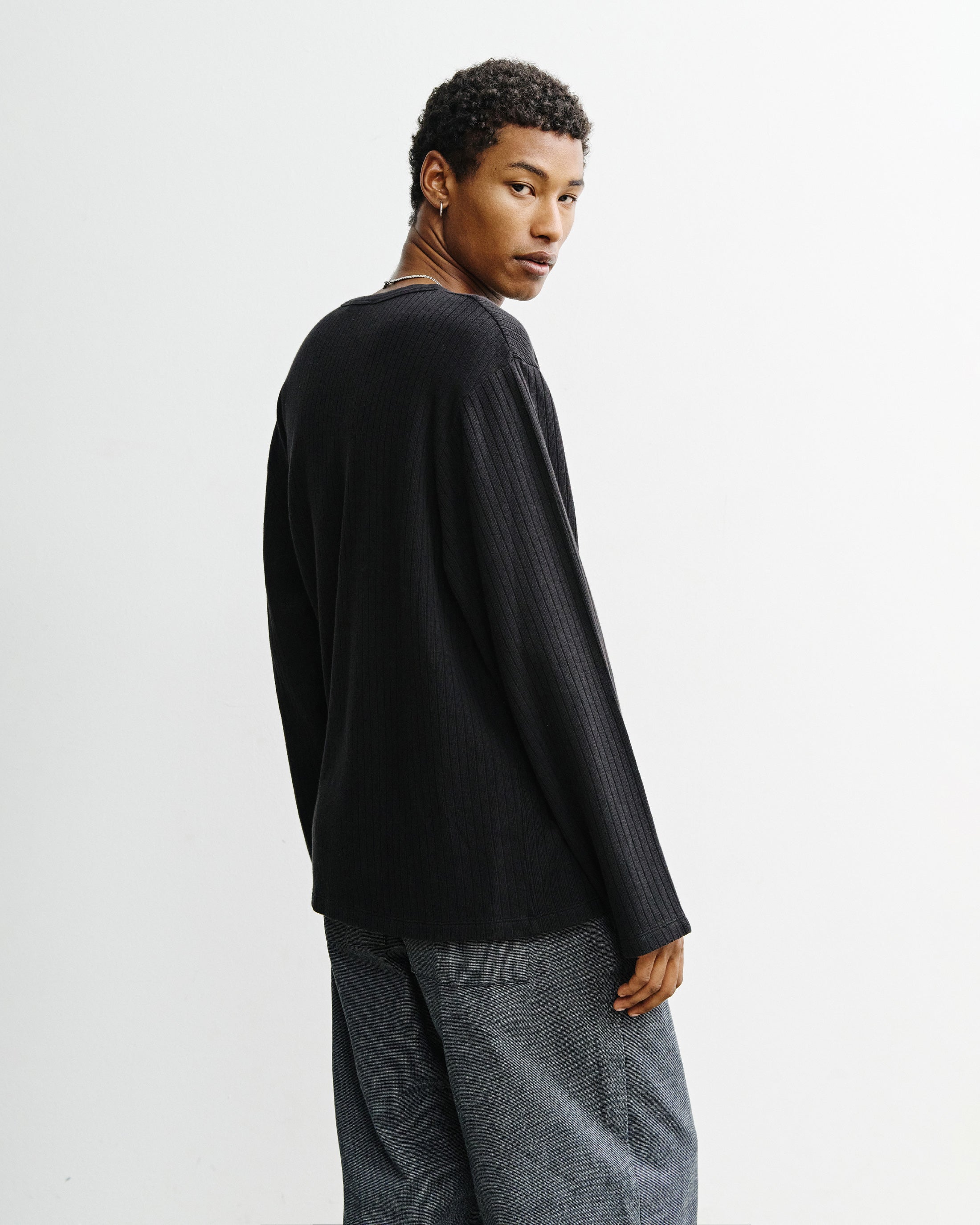 Schwarzes Langarmshirt Oversize aus Bio-Baumwolle von Rotholz