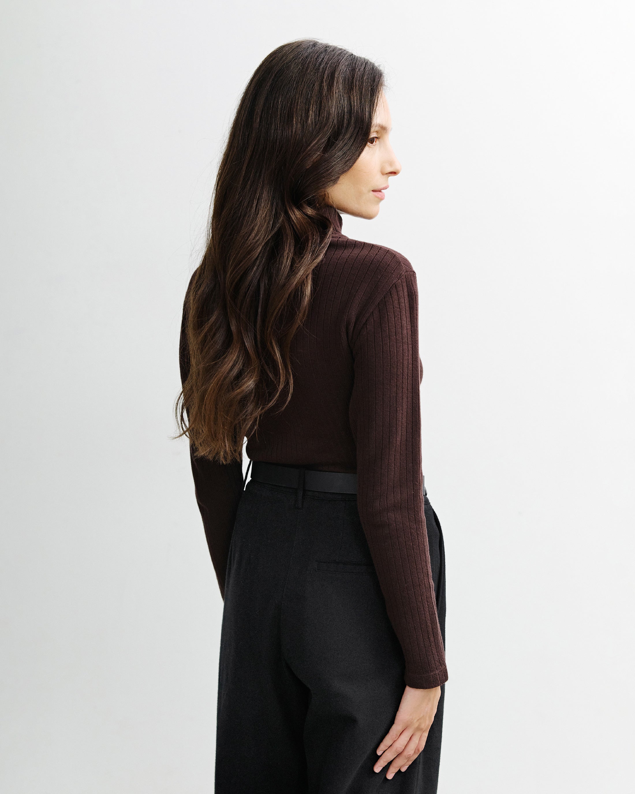 Braunes Langarmshirt Mockneck aus Bio-Baumwolle von Rotholz
