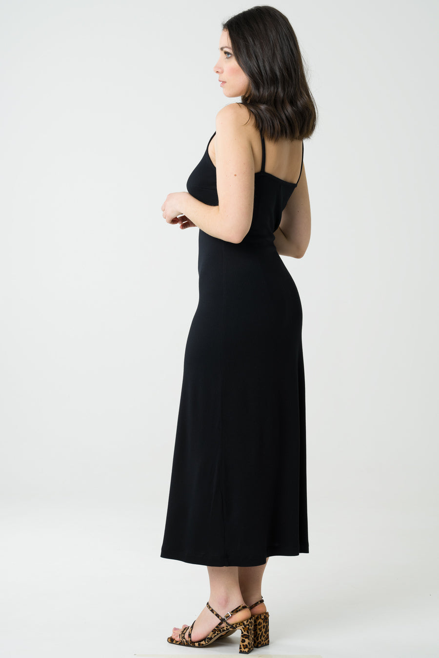 Schwarzes Kleid Hortensia aus Tencel von Avani