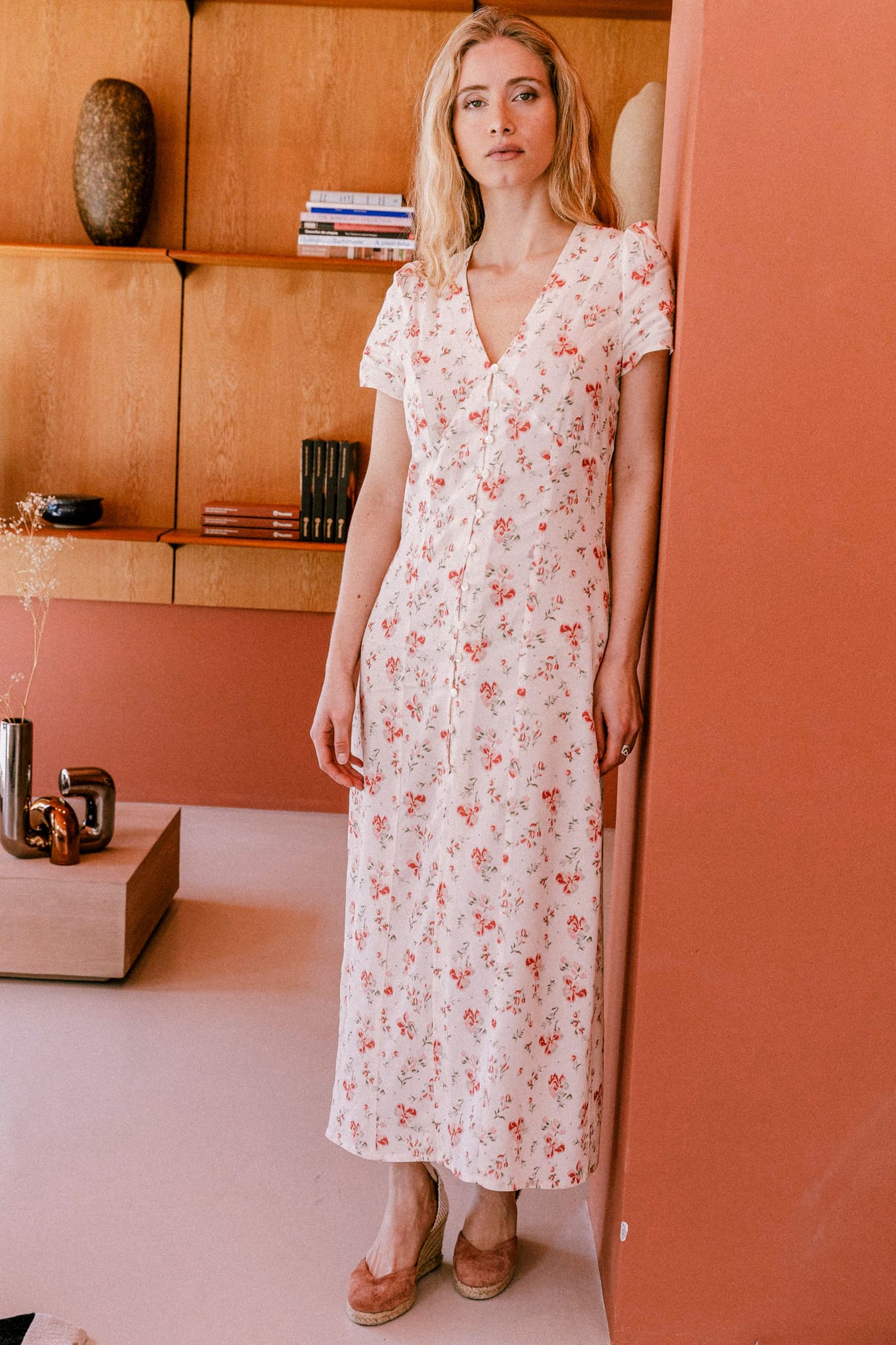 Beiges Kleid aus 100% Ecovero von Avani