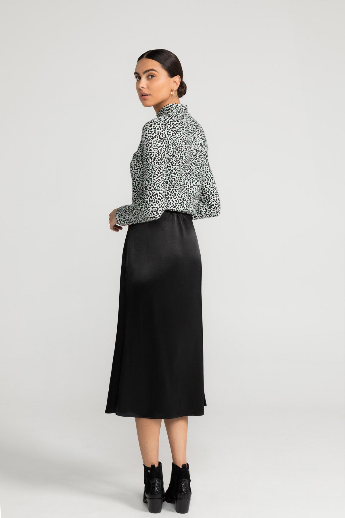 Skirt LEONNE in black by LOVJOI made from sustainable ENKA® viscose and Ecovero™