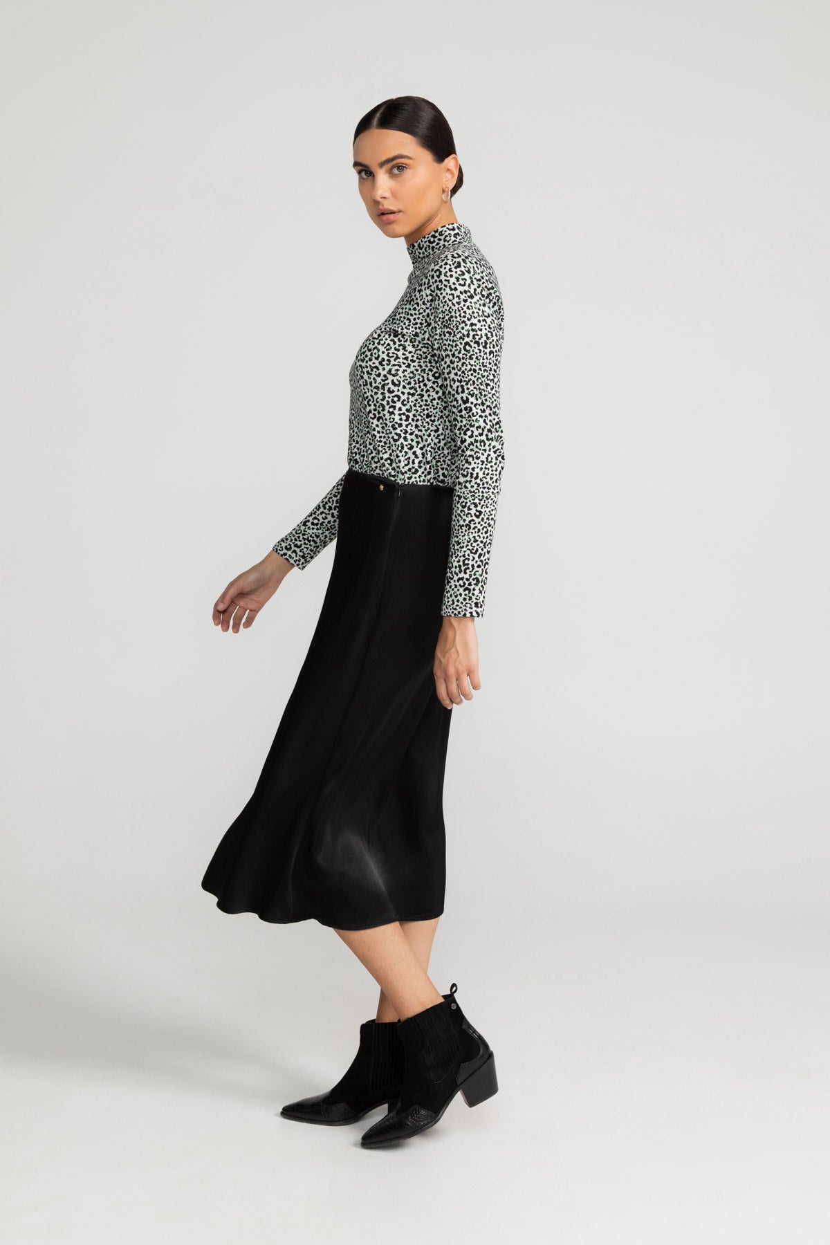 Skirt LEONNE in black by LOVJOI made from sustainable ENKA® viscose and Ecovero™