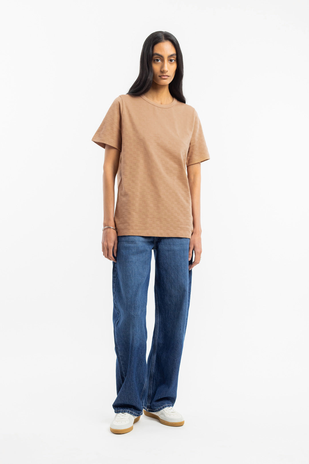 Caramel-colored T-shirt made of 100% organic cotton by Rotholz