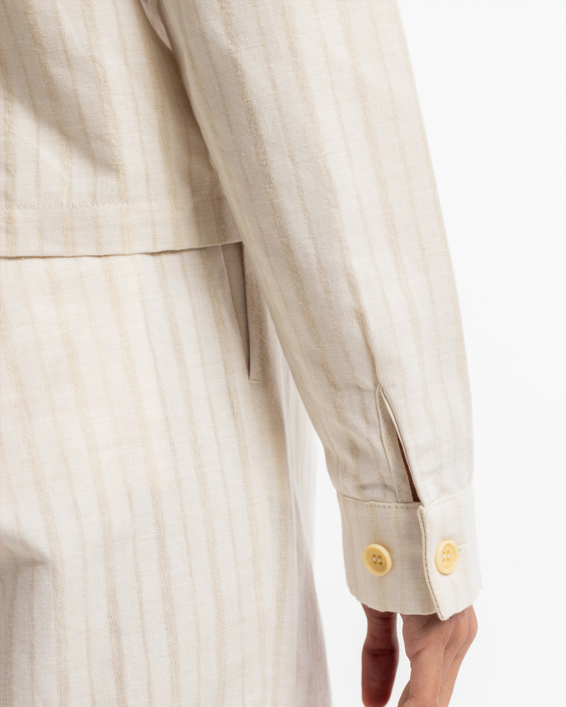 Cream-colored short jacket made of organic cotton &amp; linen by Rotholz