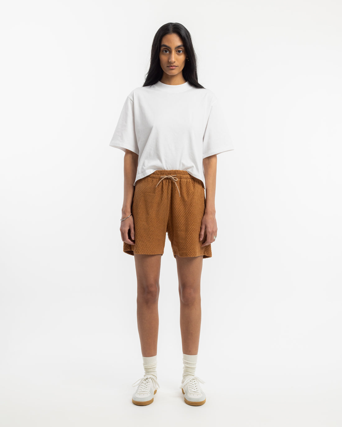 Caramel-colored shorts made of organic cotton by Rotholz