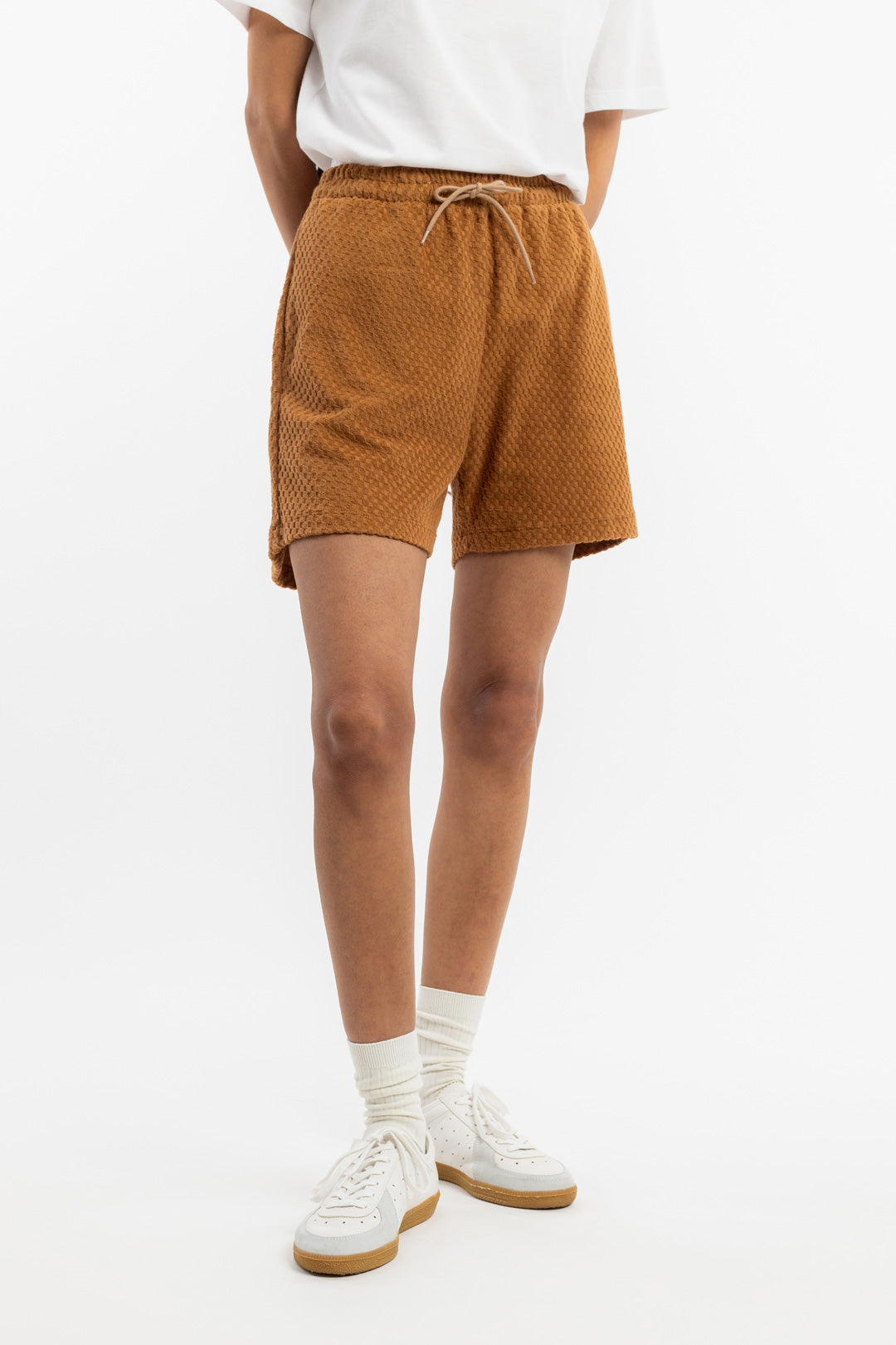 Karamellfarbene kurze Hose aus Bio-Baumwolle von Rotholz