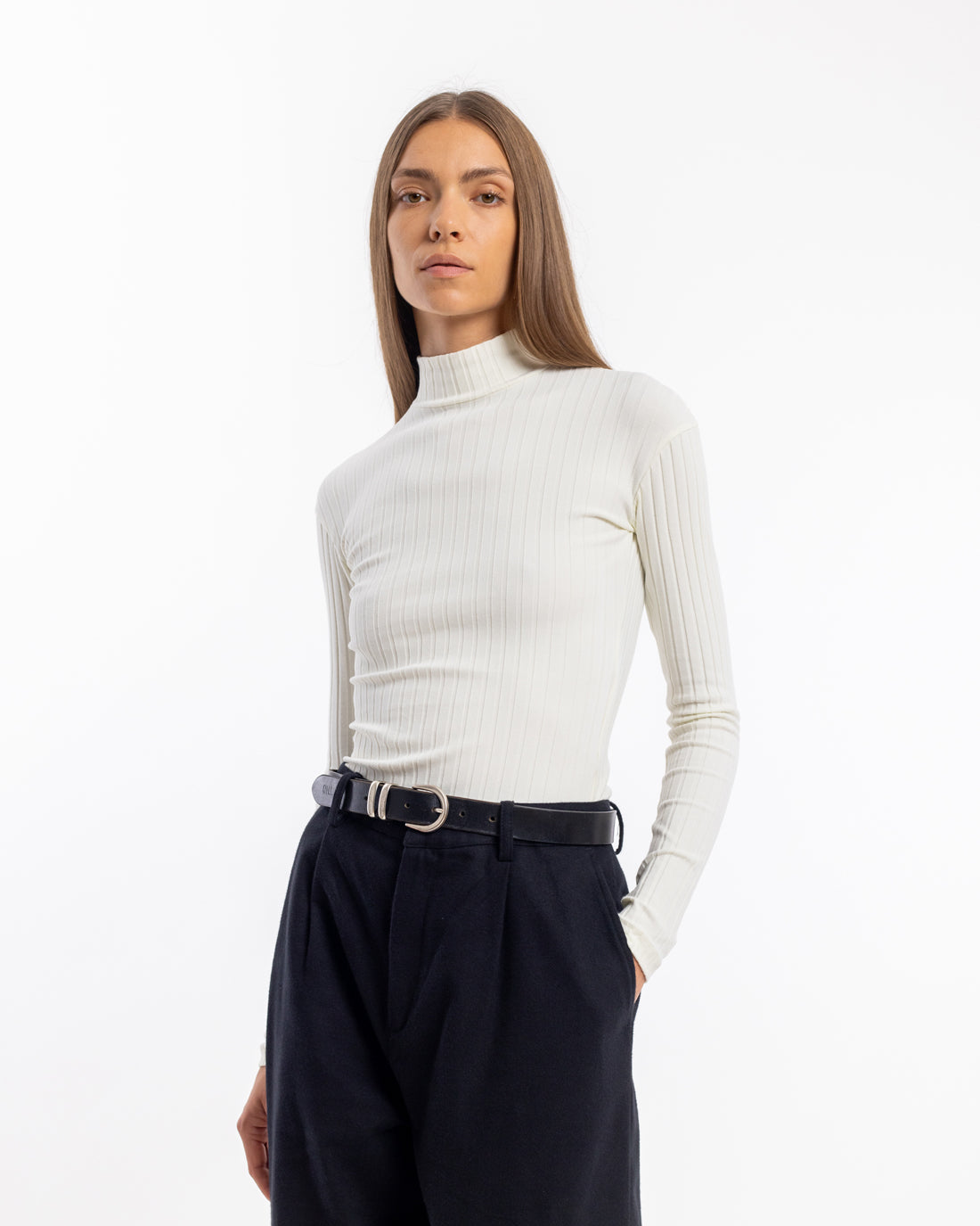 White, ribbed long-sleeved shirt made of organic cotton from Rotholz