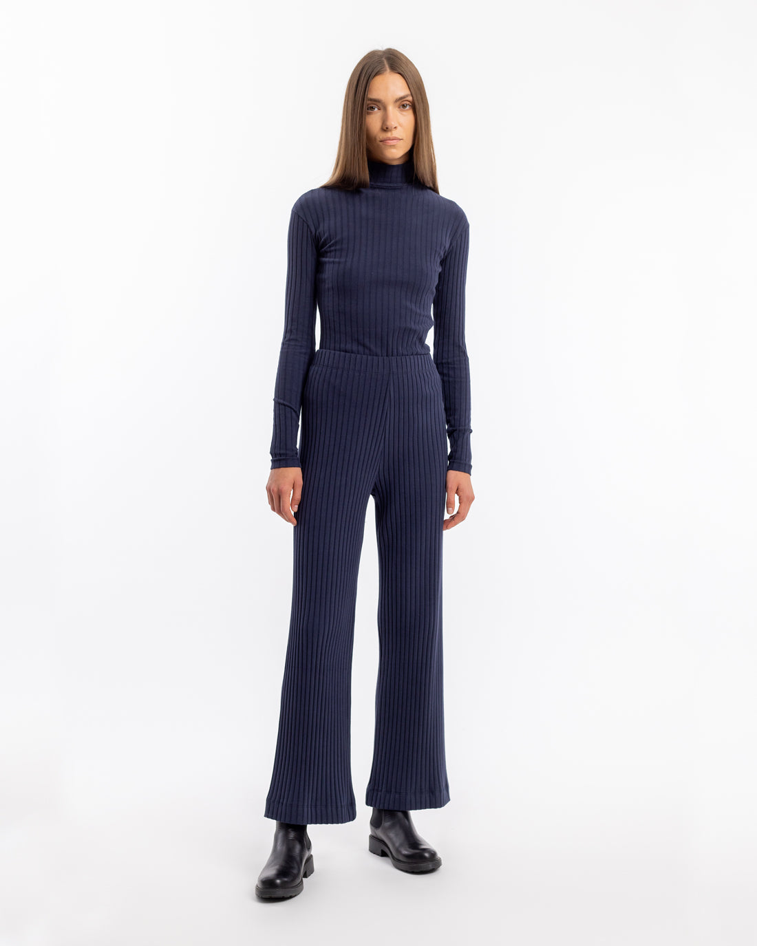 Dark blue, ribbed trousers made of organic cotton from Rotholz