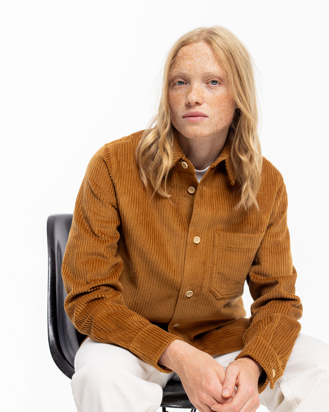 Brown corduroy shirt made from 100% organic cotton from Rotholz