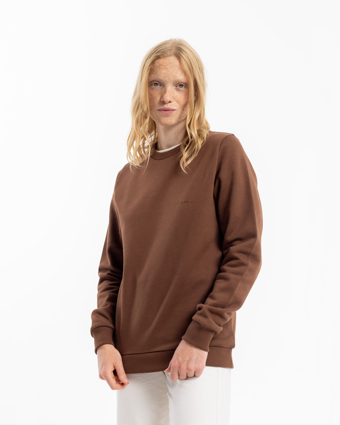 Brown sweater logo made of organic cotton from Rotholz