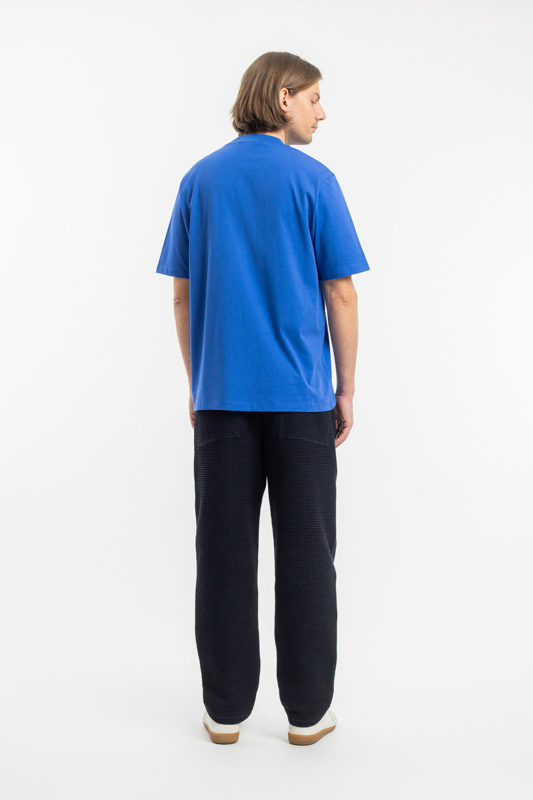Blaues T-Shirt mit breitem Kragen aus 100% Bio-Baumwolle von Rotholz