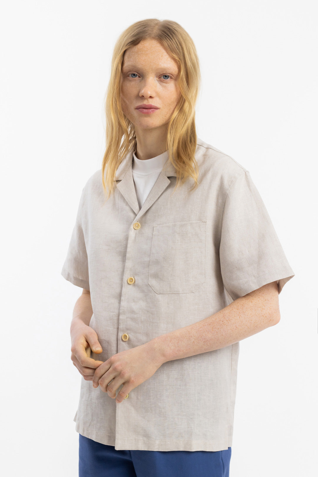 White bowling shirt made of organic cotton by Rotholz
