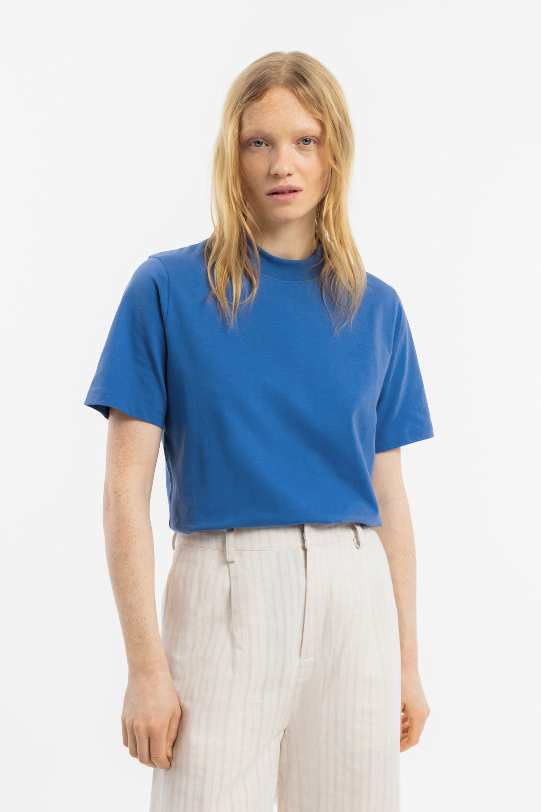 Blaues T-Shirt mit breitem Kragen aus Bio Baumwolle von Rotholz T-Shirt