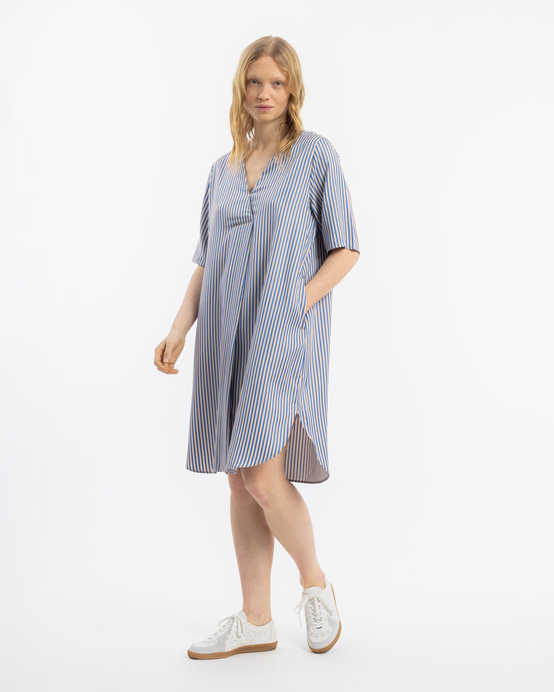 Blau gestreiftes Kleid Kaftan aus 100% Tencel von Rotholz