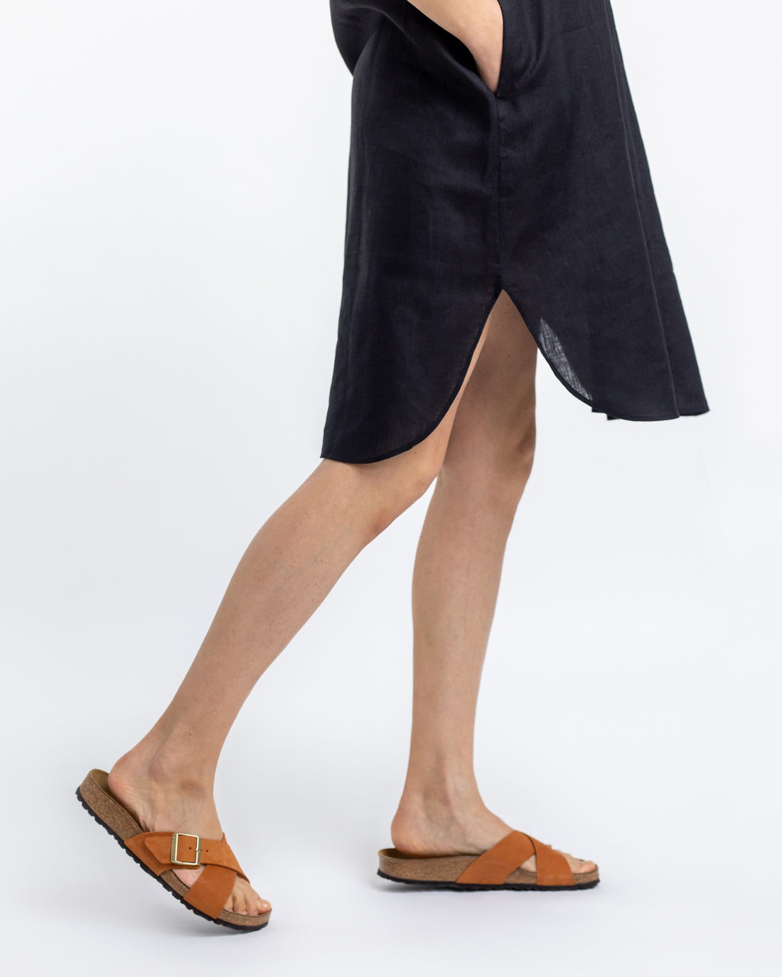 Black kaftan dress made from 100% linen by Rotholz