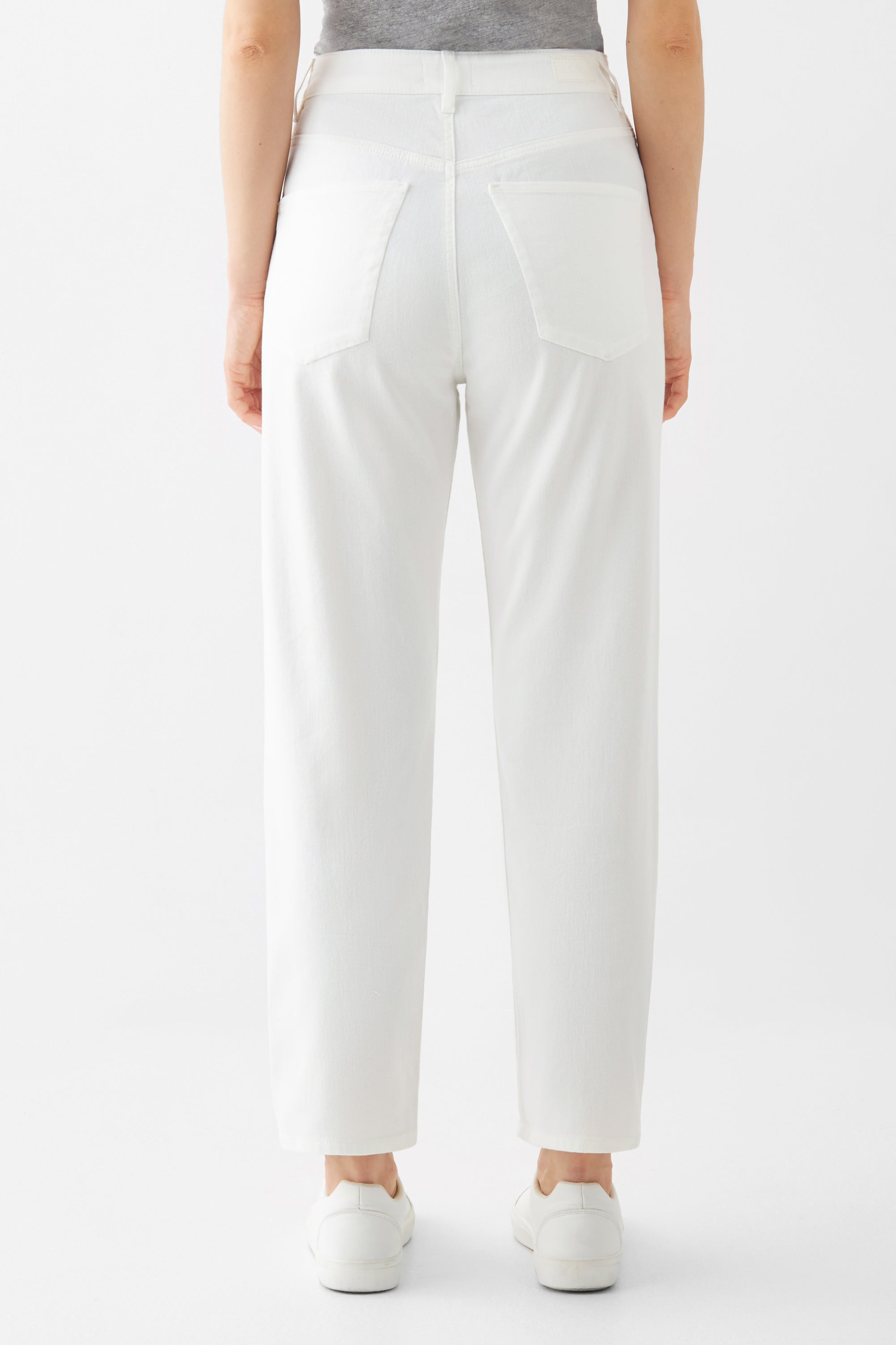 White STARDUST O-Shape jeans made from organic cotton by Dawn Denim