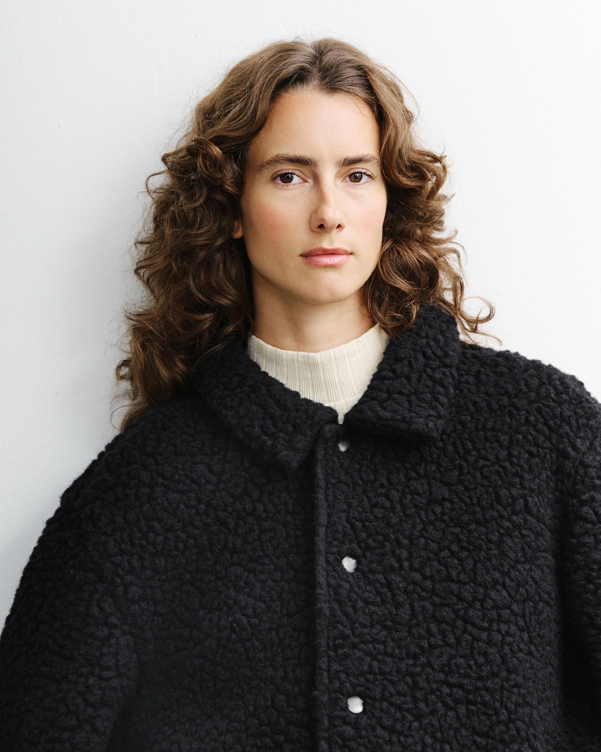Kuschelige Sherpa Jacke aus Bio Wolle in Schwarz von Rotholz