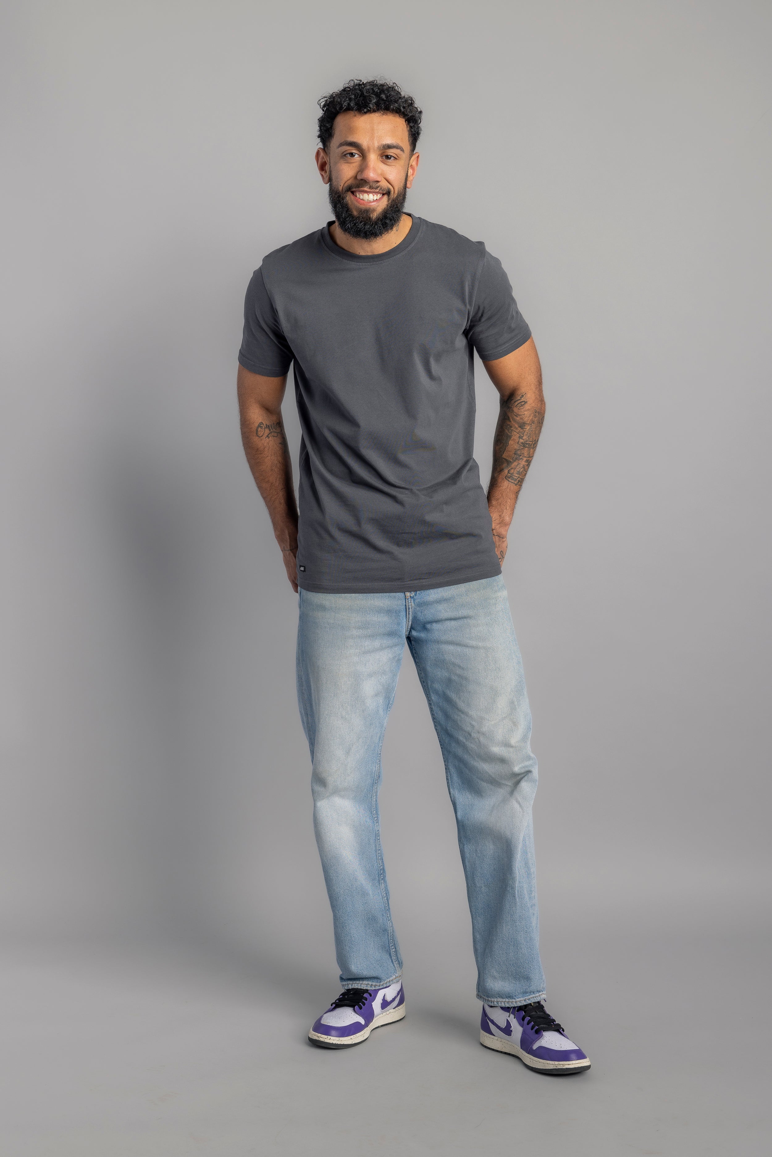 Premium Blank T-Shirt SLIM, Basalt aus Bio Baumwolle von DIRTS