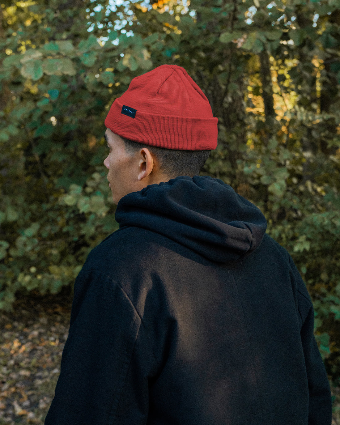 Red short hat made of 100% organic merino wool by Rotholz