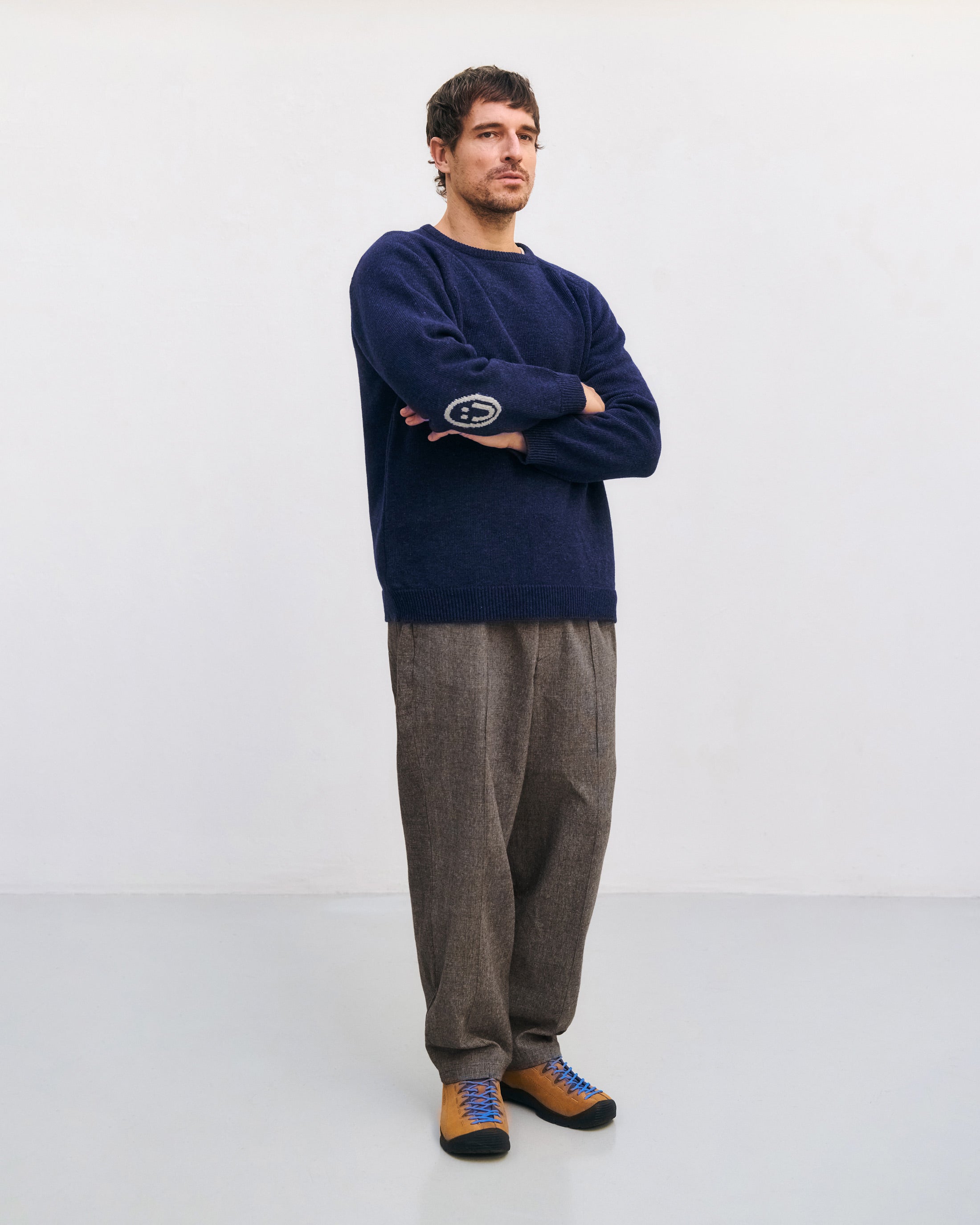 Dunkelblauer Strickpullover Smiling aus recycelter Wolle von Rotholz