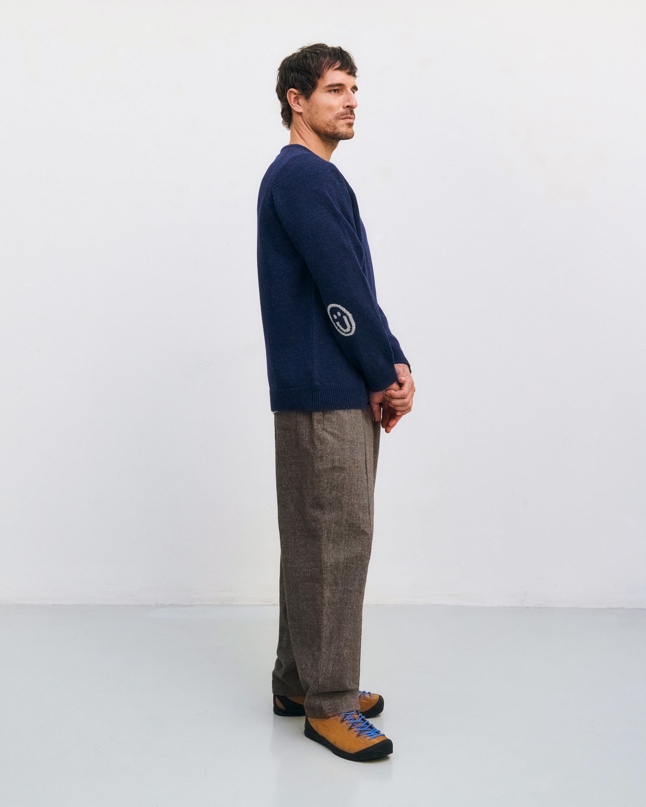 Dunkelblauer Strickpullover Smiling aus recycelter Wolle von Rotholz