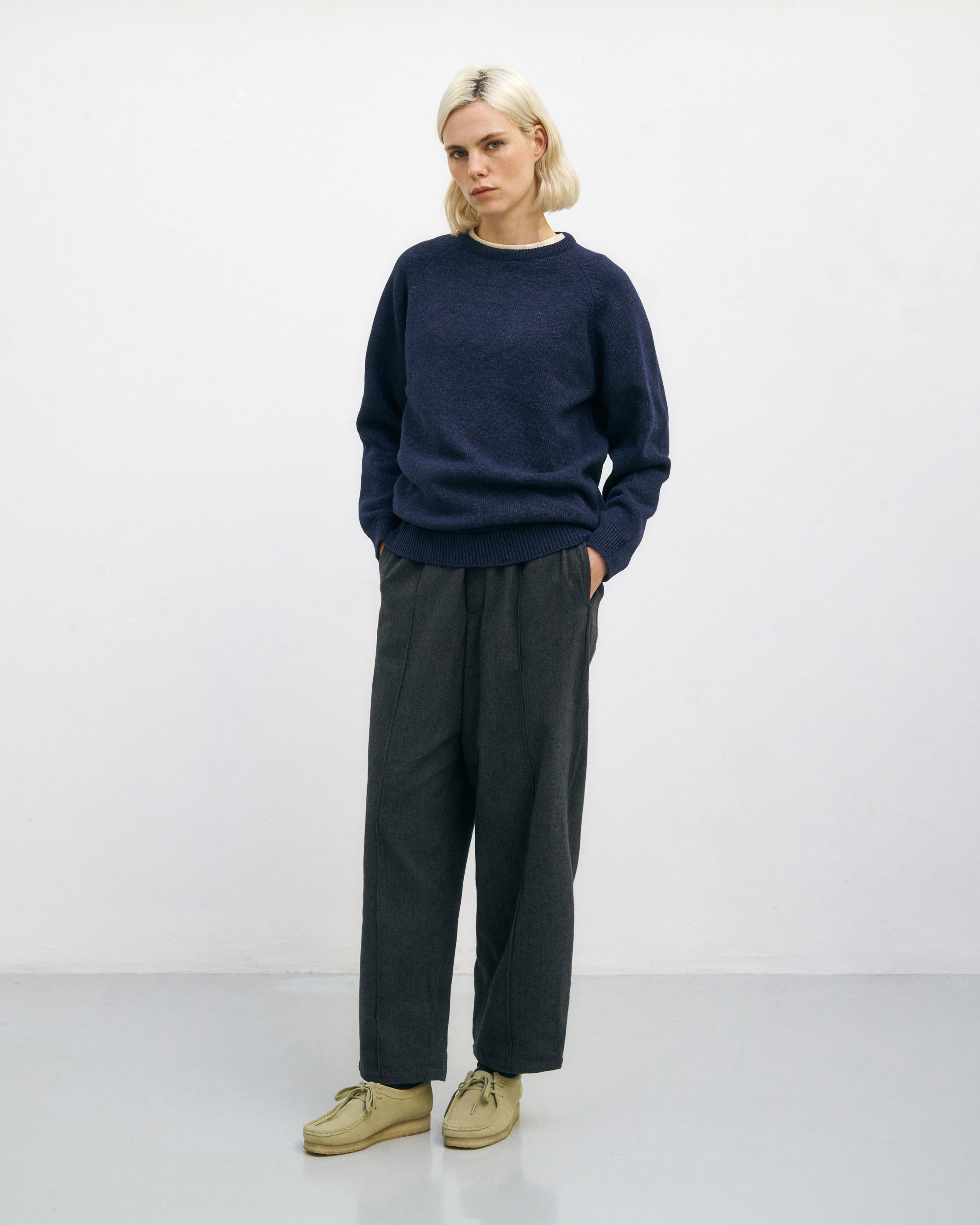 Dunkelblauer Strickpullover Smiling aus recycelter Wolle von Rotholz