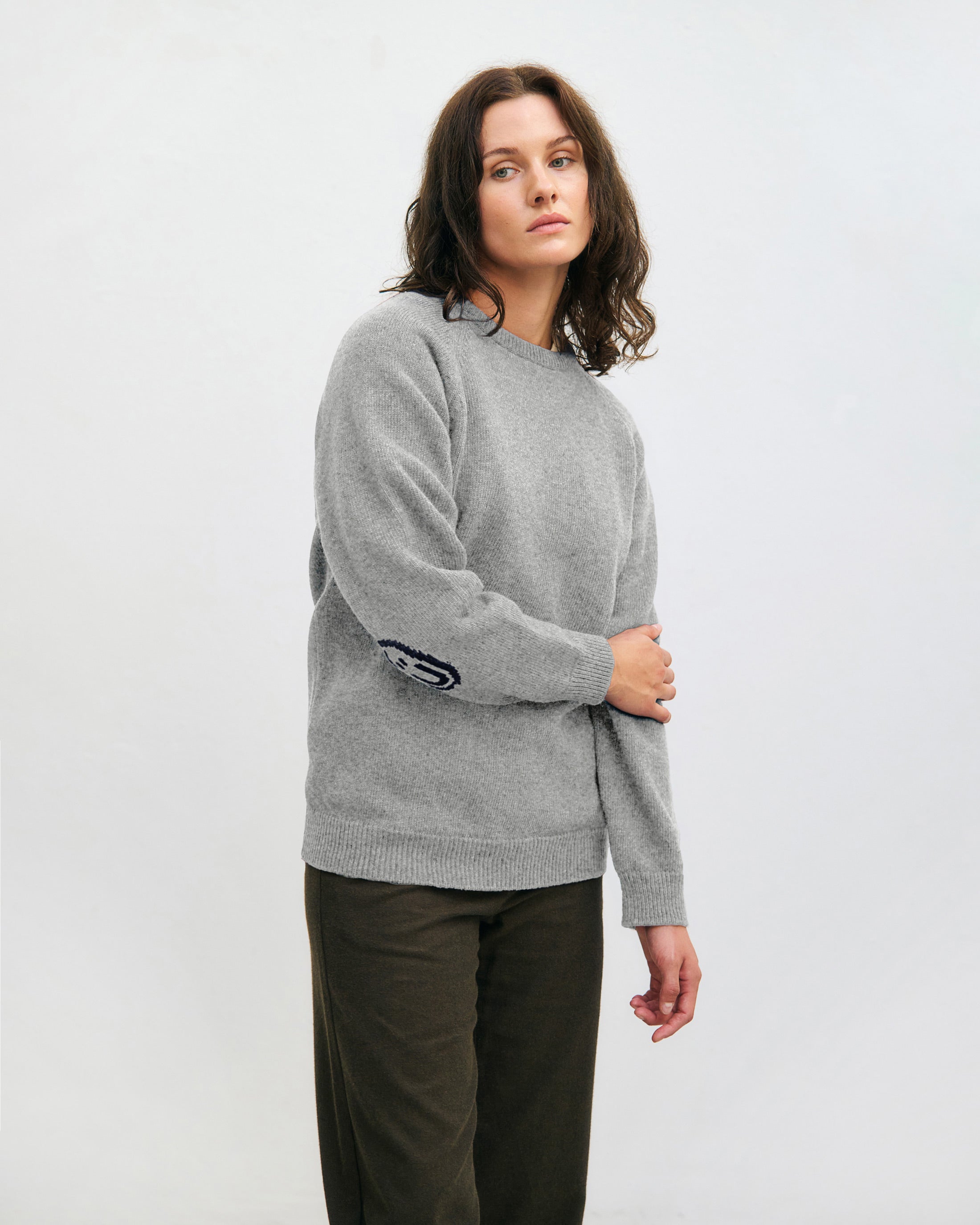 Hellgrauer Strickpullover Smiling recycelter Wolle von Rotholz