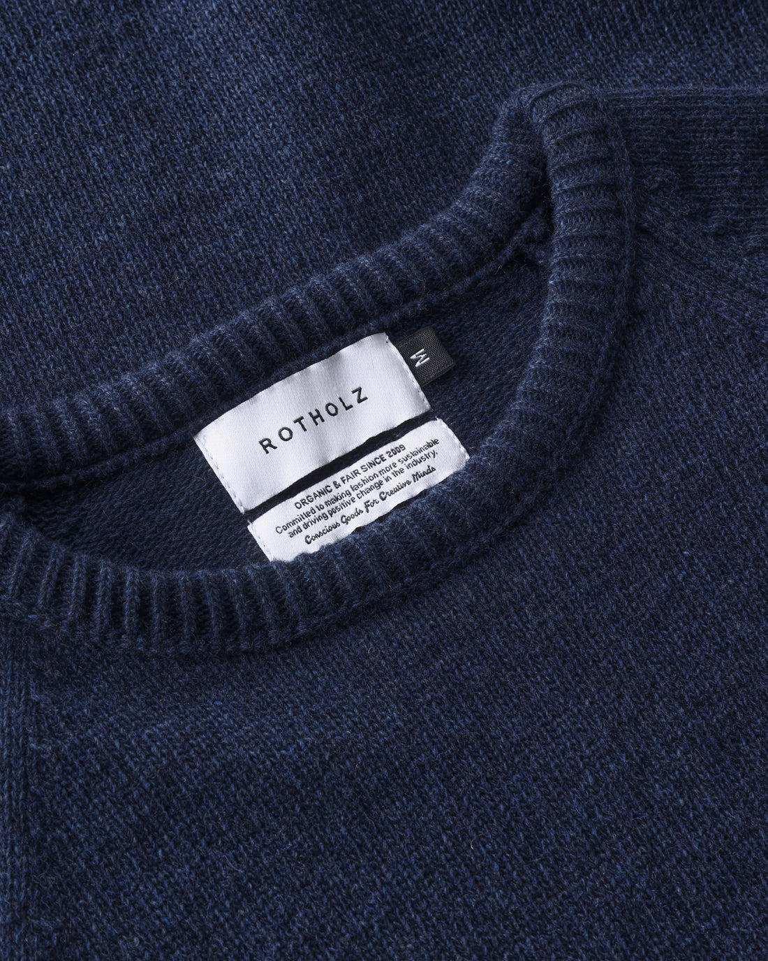 Dunkelblauer Strickpullover Smiling aus recycelter Wolle von Rotholz