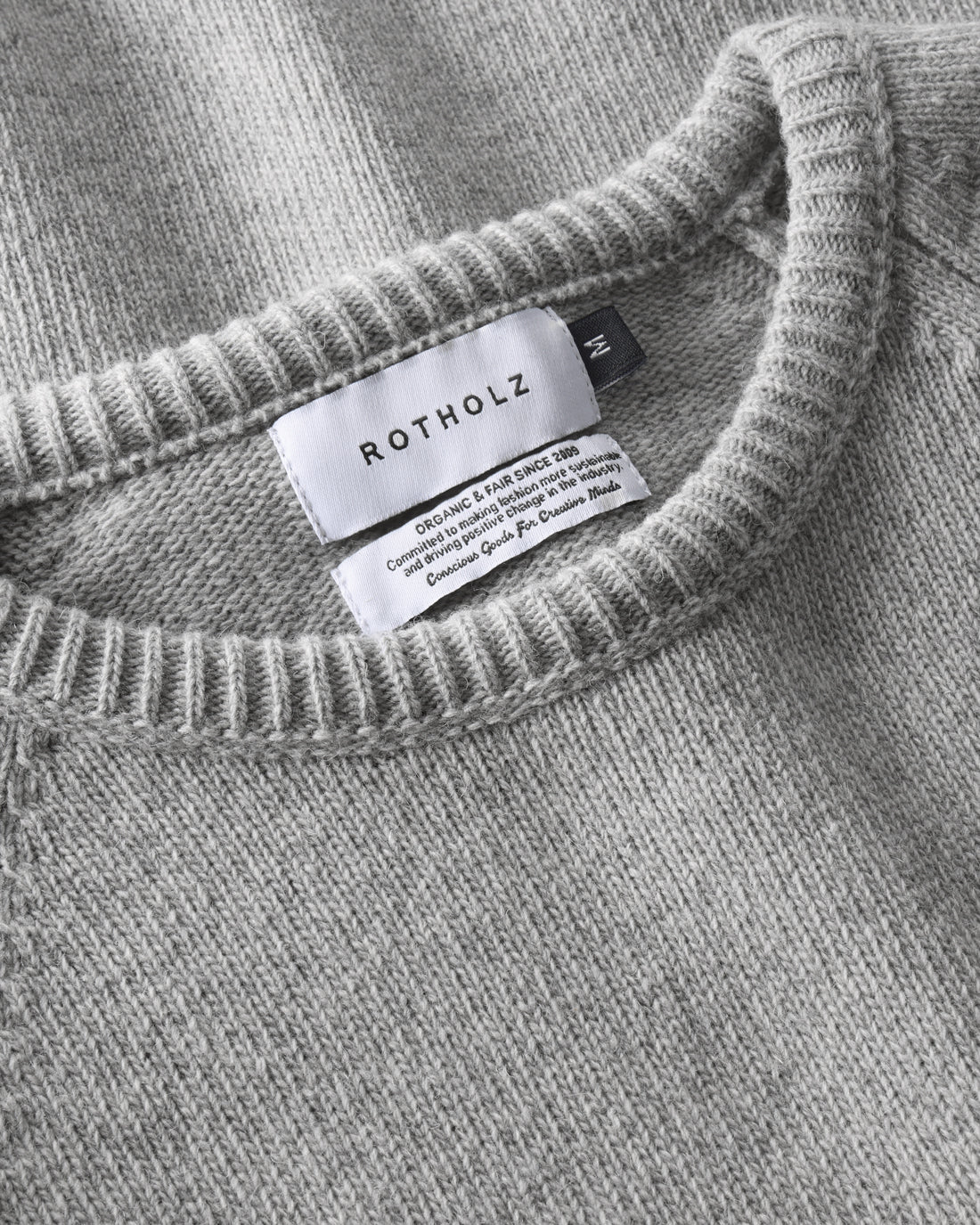 Hellgrauer Strickpullover Smiling recycelter Wolle von Rotholz