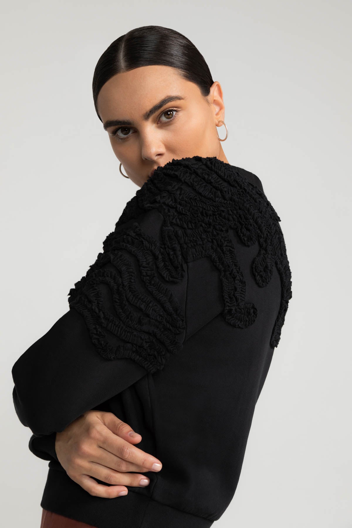 Sweater THIMMEA in black by LOVJOI made of organic cotton