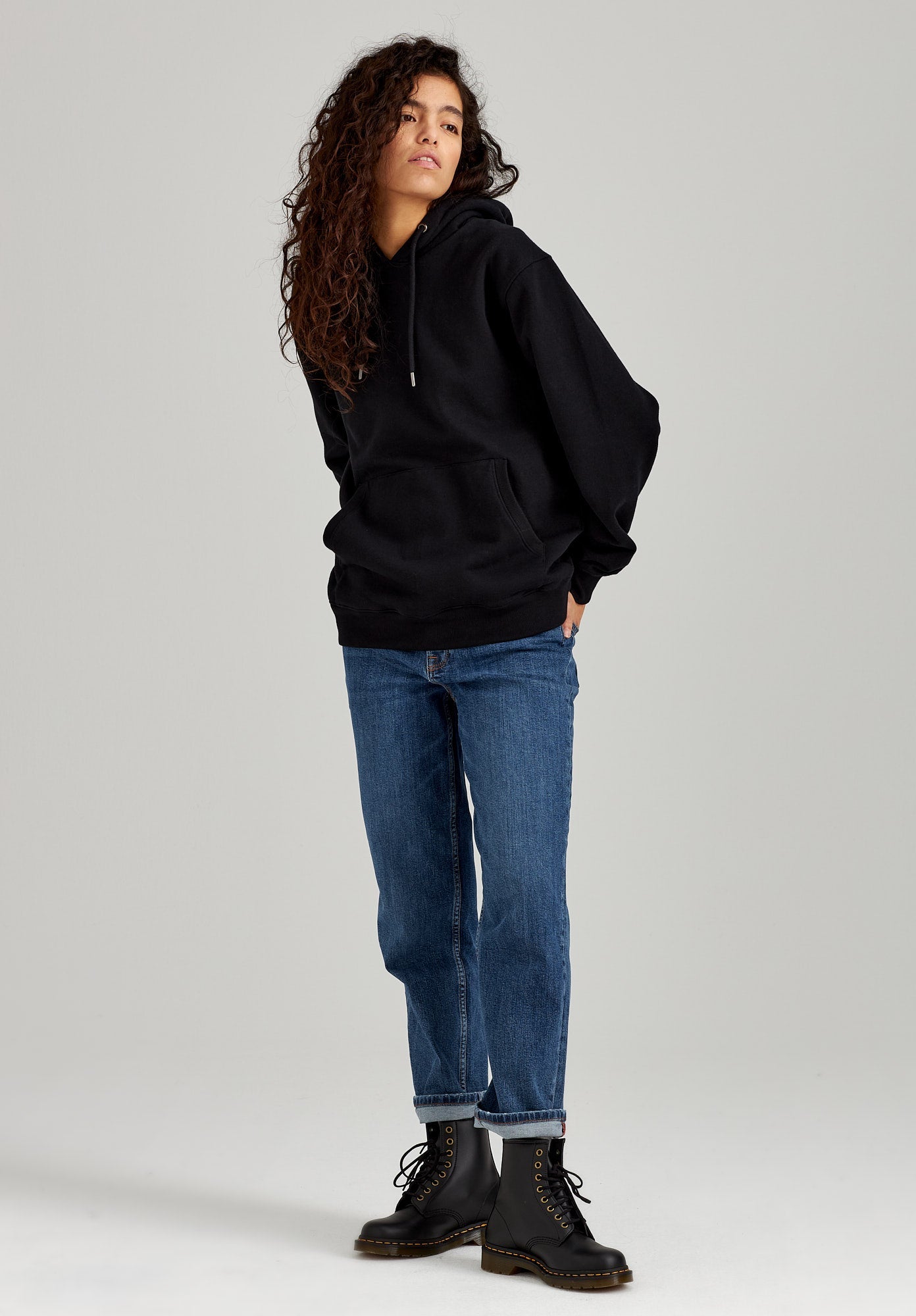 Black hoodie TT1044 made of organic cotton from Thokkthokk