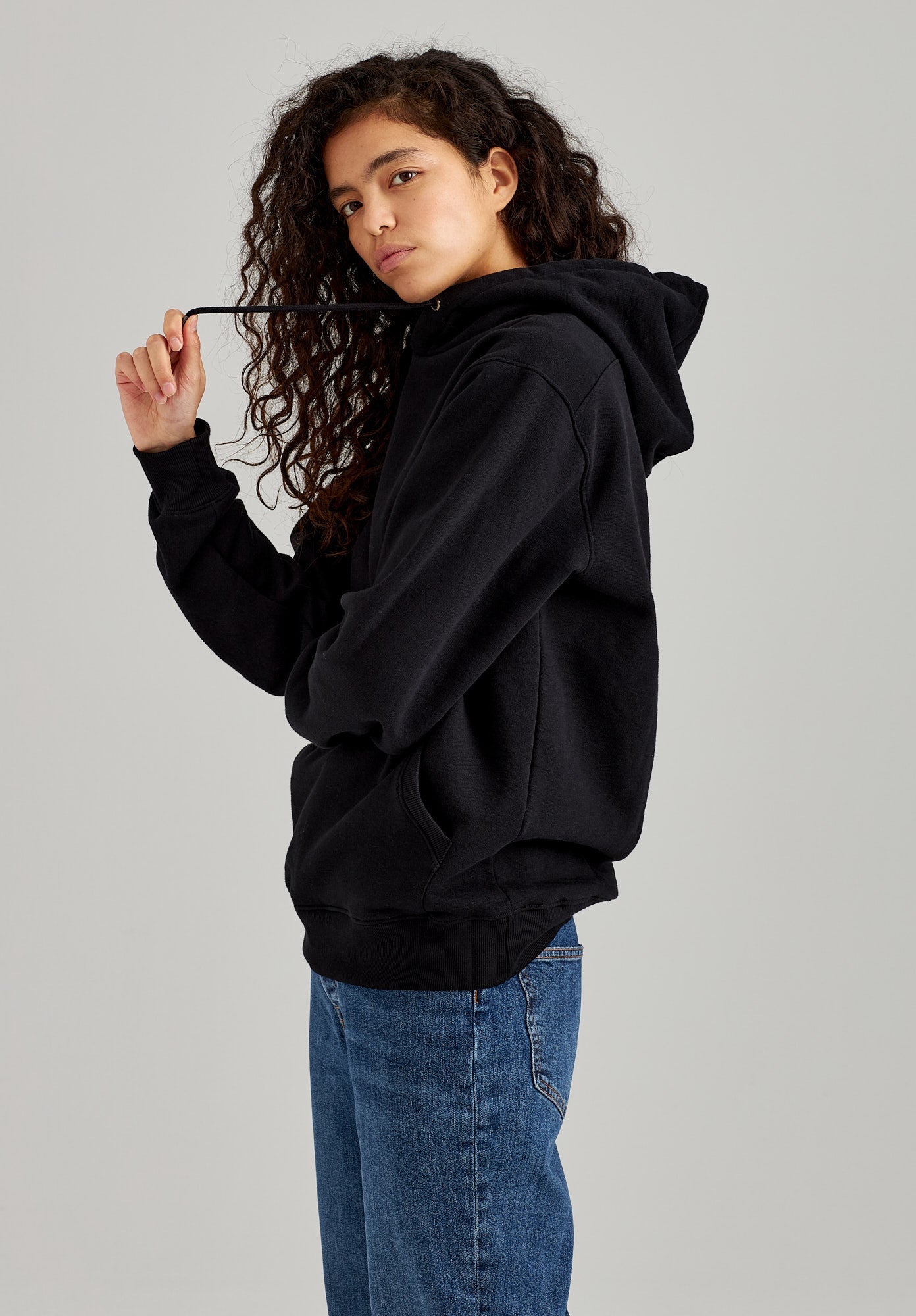 Black hoodie TT1044 made of organic cotton from Thokkthokk