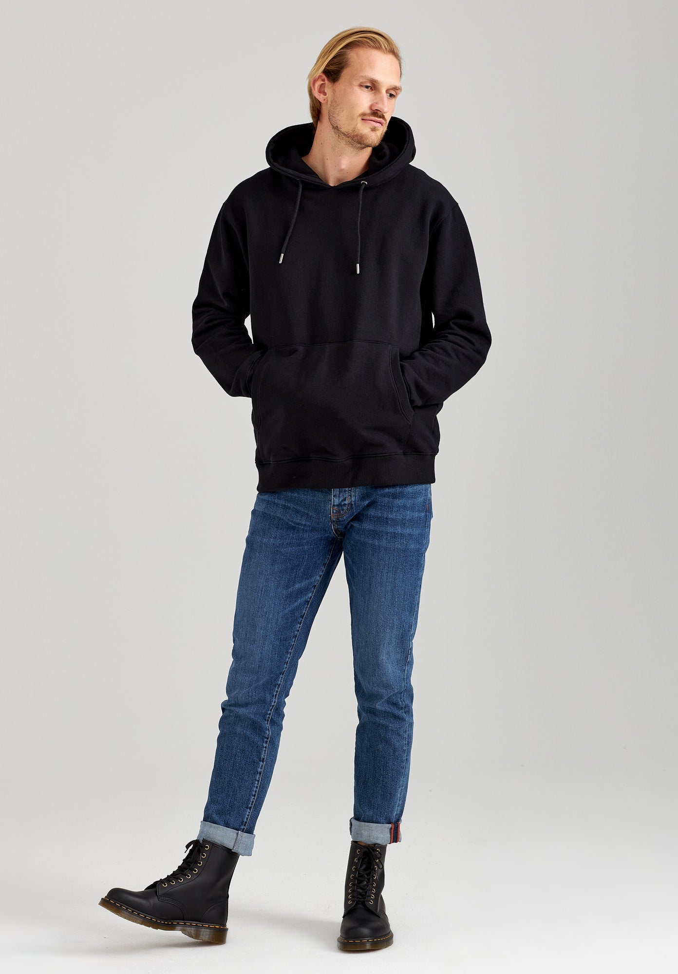 Black hoodie TT1044 made of organic cotton from Thokkthokk