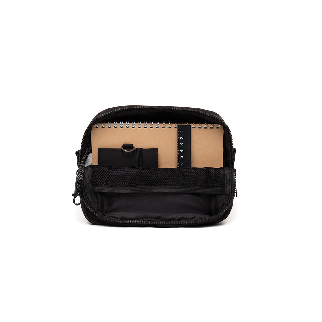 Sac bandoulière noir Tokay Tech (2,5l) fabriqué à partir de bouteilles en plastique PET recyclées de Lefrik