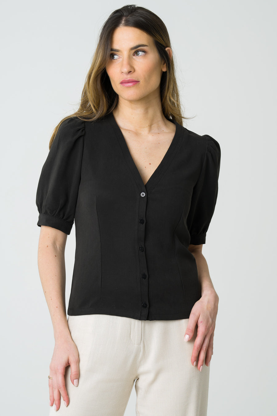 Schwarze Bluse Aster aus 100% Tencel von Avani