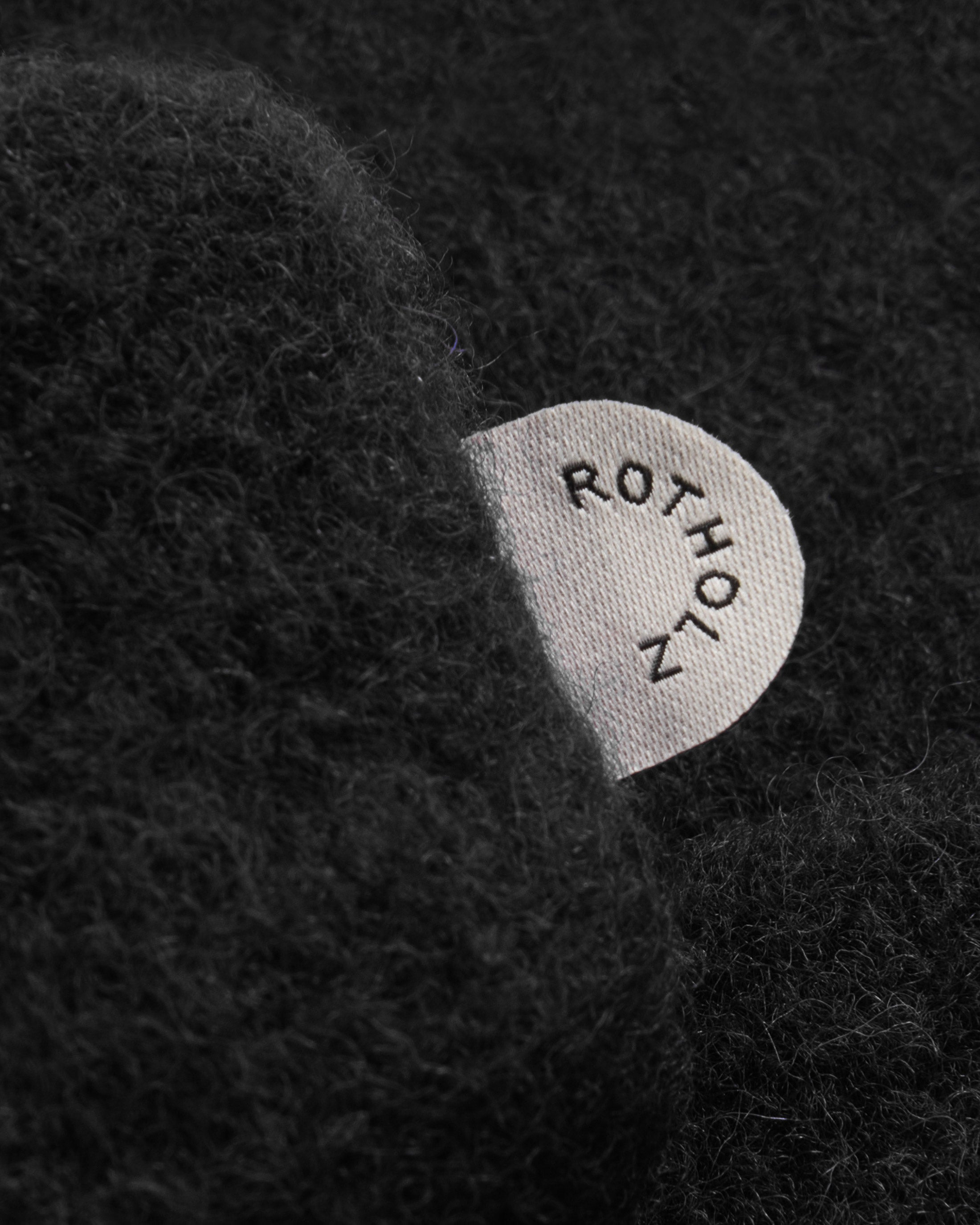 Schwarze Toque-Mütze aus Bio-Wolle von Rotholz