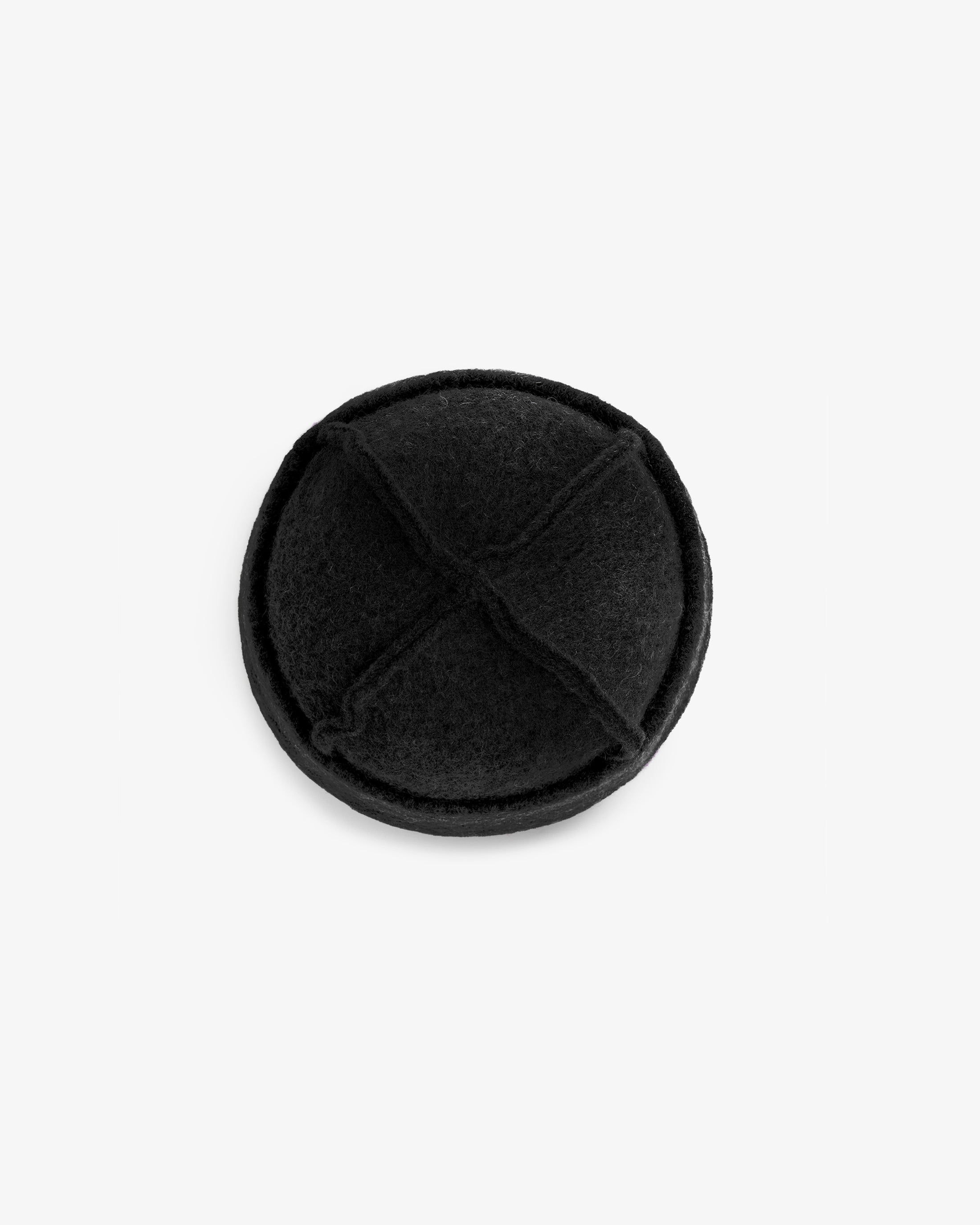 Schwarze Toque-Mütze aus Bio-Wolle von Rotholz