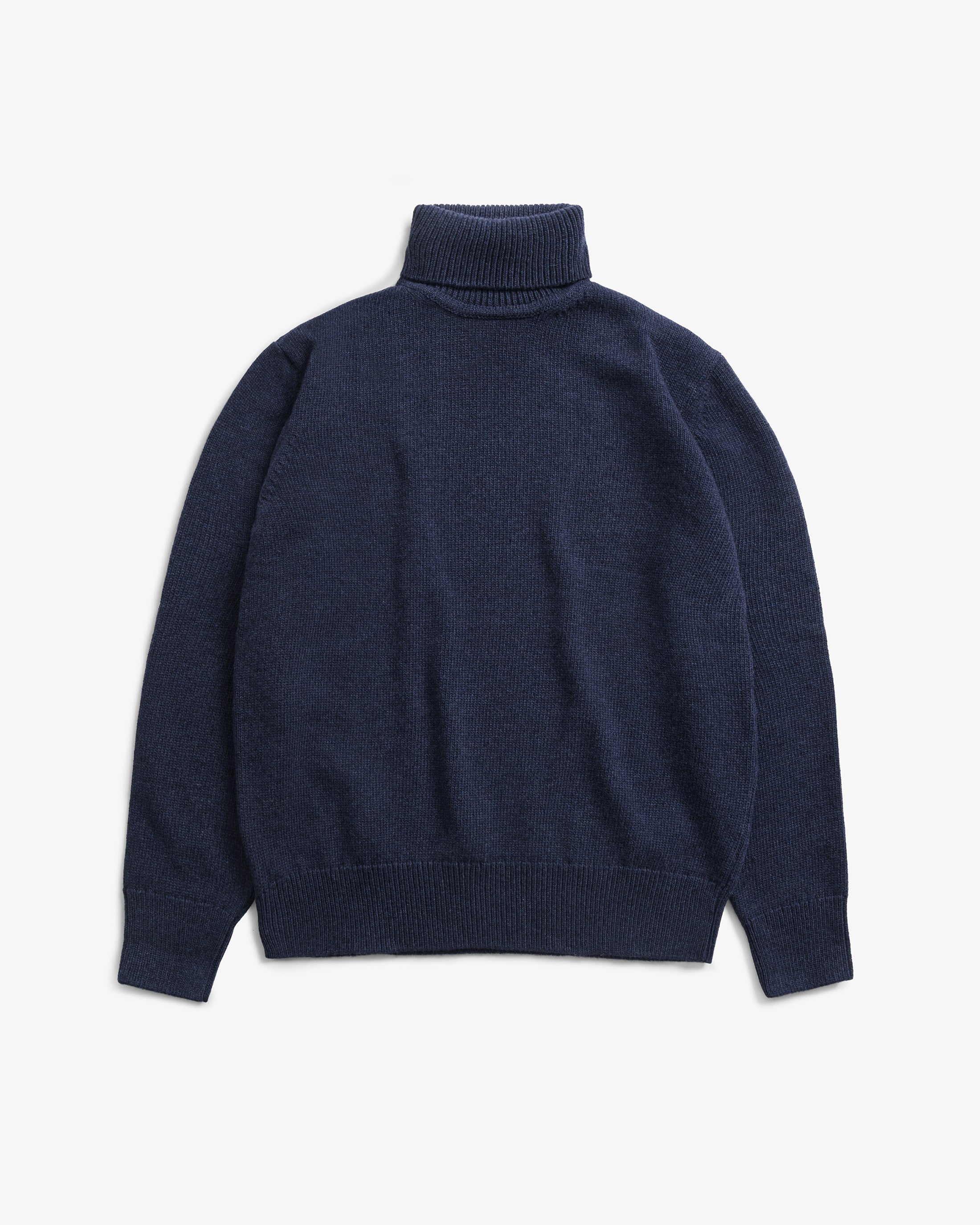 Blauer Pullover Rollkragen aus 100% recycelter Merinowolle von Rotholz
