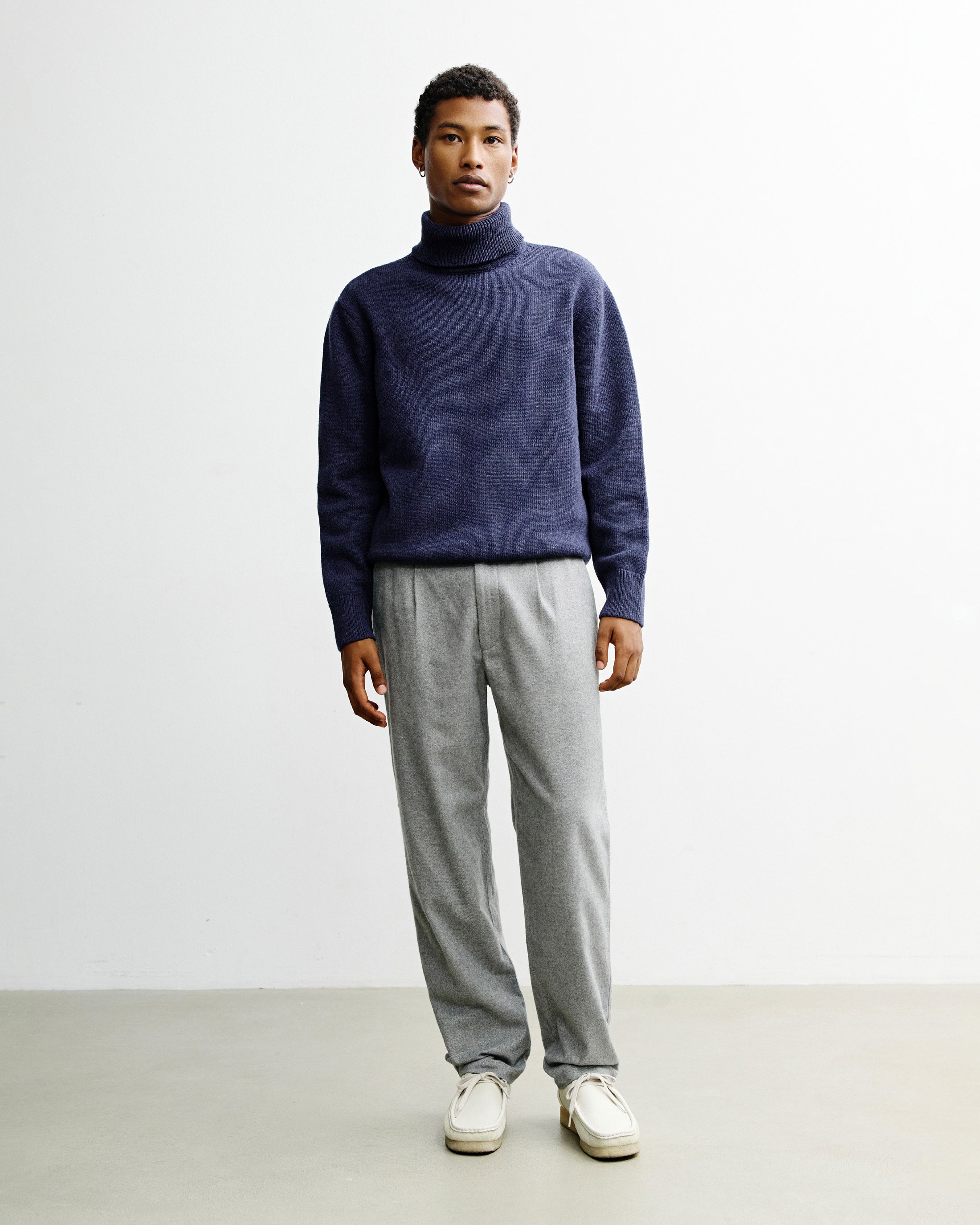Blauer Pullover Rollkragen aus 100% recycelter Merinowolle von Rotholz