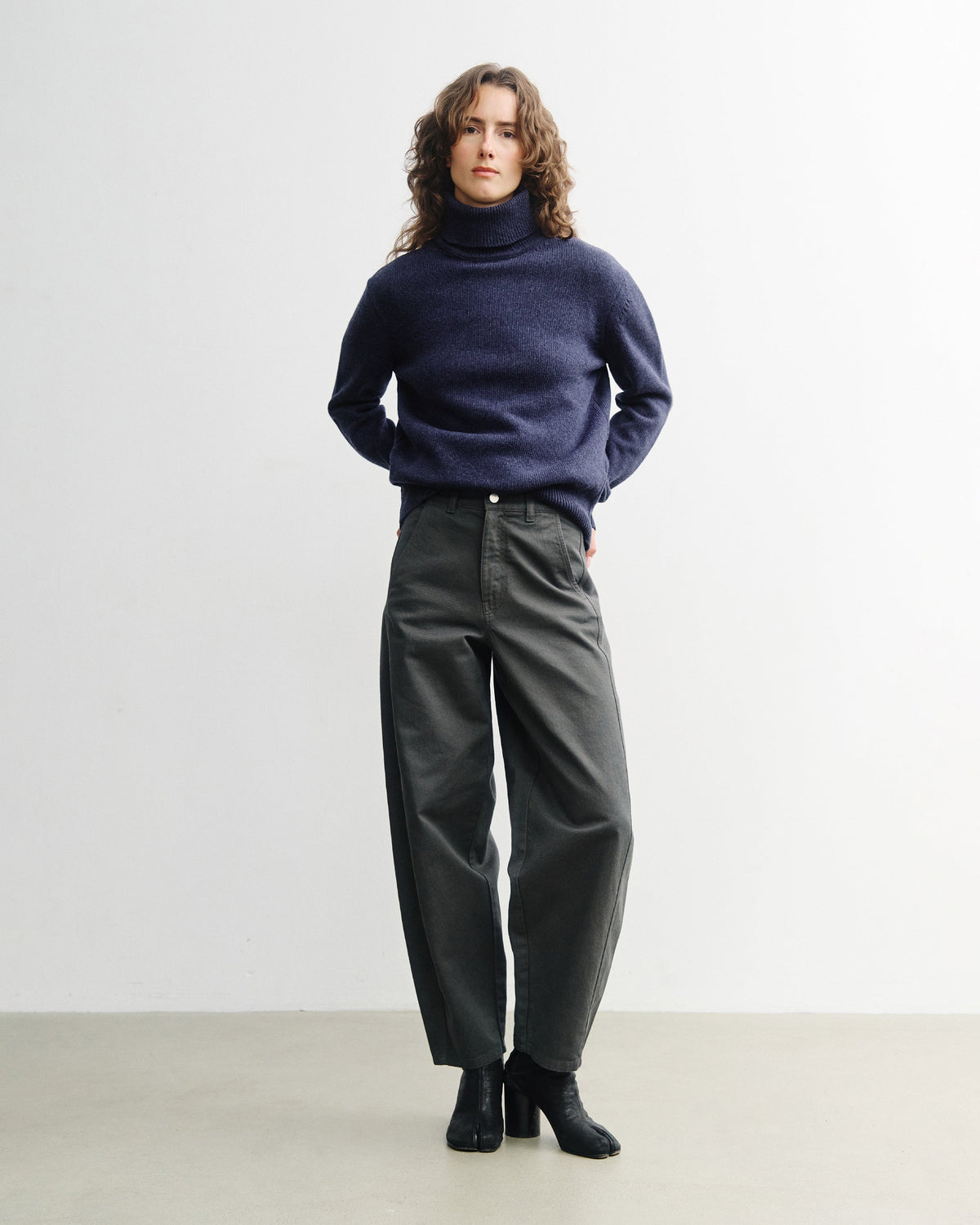 Blauer Pullover Rollkragen aus 100% recycelter Merinowolle von Rotholz