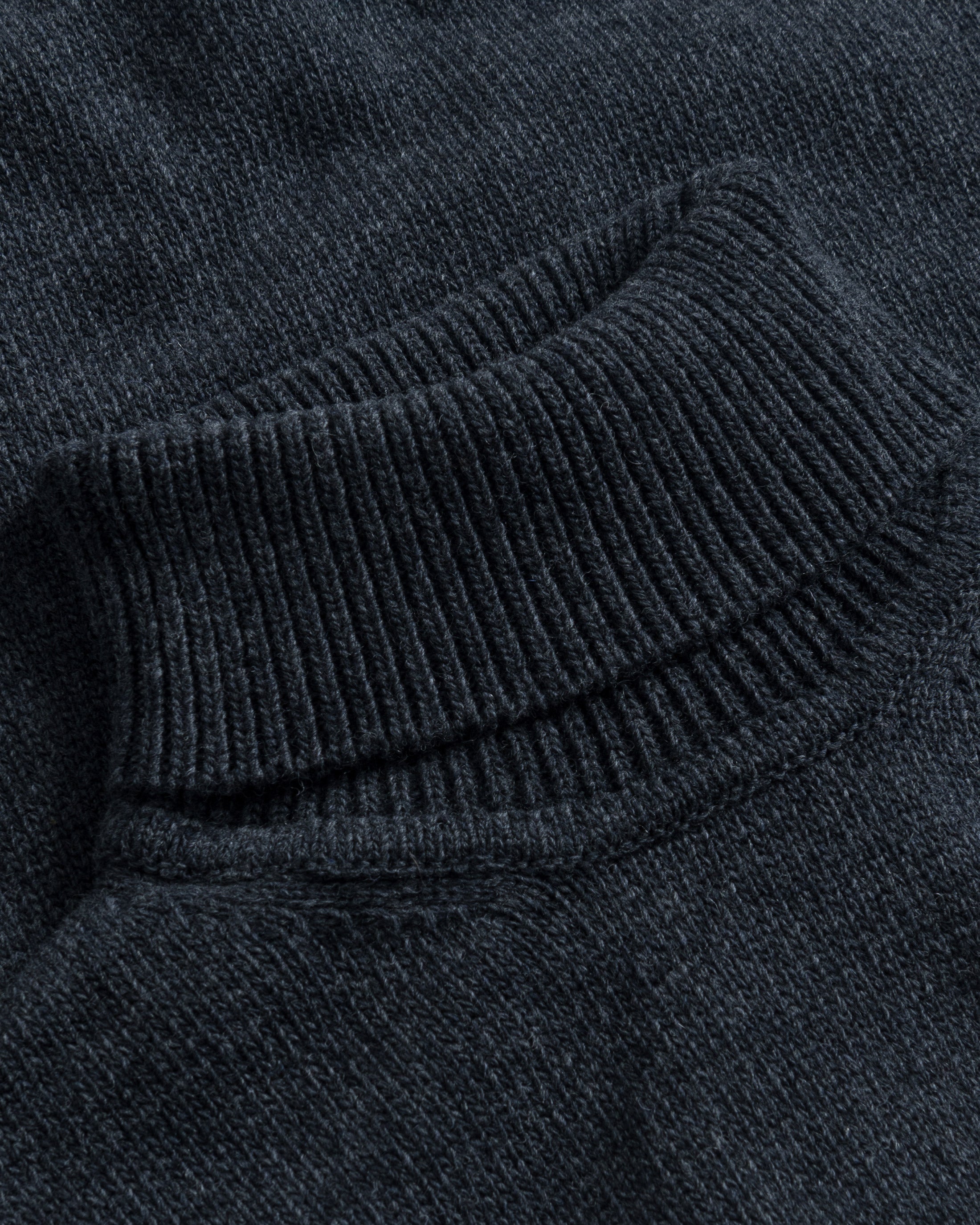 Grauer Pullover Rollkragen aus 100% recycelter Merinowolle von Rotholz