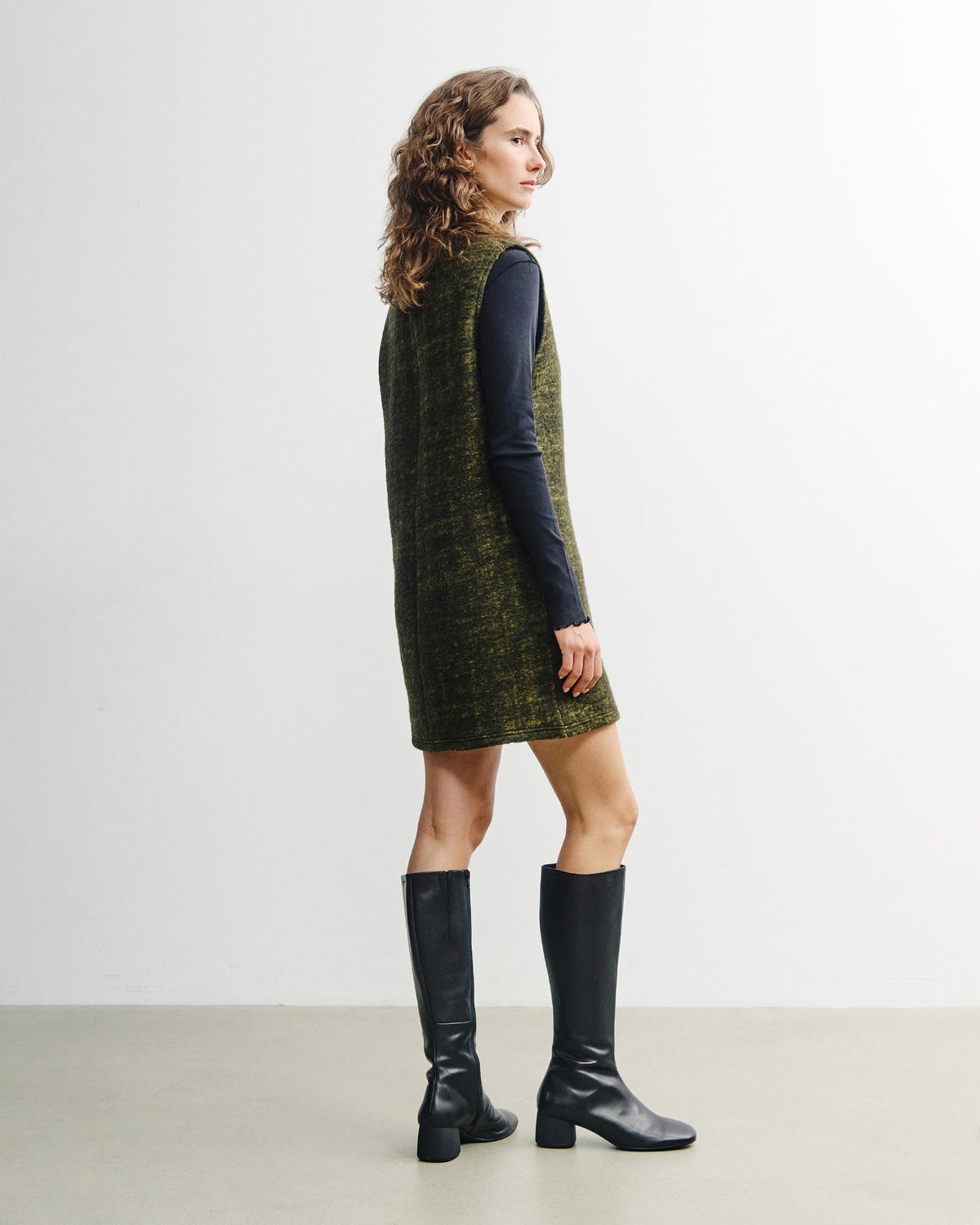 V-Neck Dress aus Bio Wolle und Bio Baumwolle in Speckled Green von Rotholz