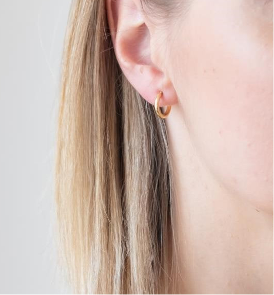 Ohrringe Single Mini Hoop ESSENTIALS aus Gold von V Design Lab