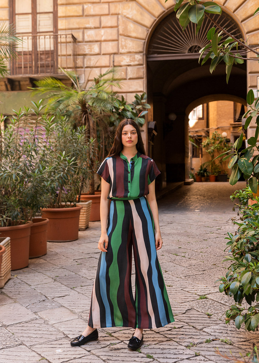 Cinco Blouse Fluidity Green made of Ecovero and Cupro by Komana