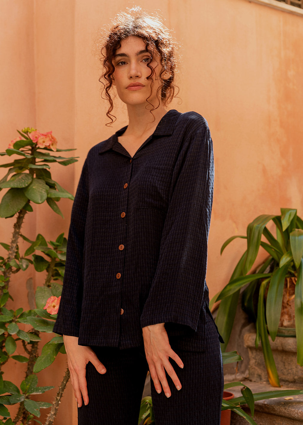 Vasco Blouse Navy aus Ecovero und Cupro von KOMANA