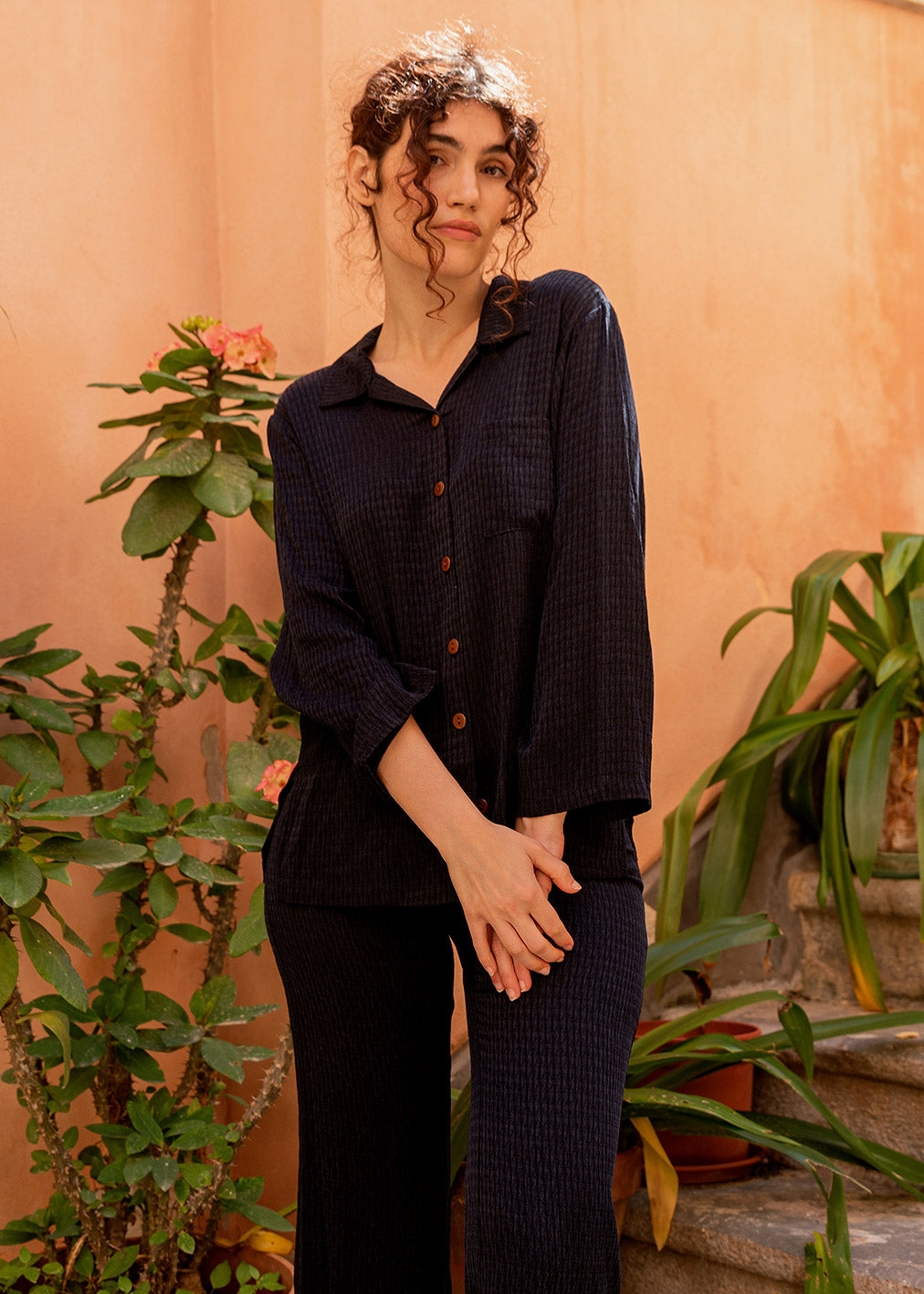 Vasco Blouse Navy aus Ecovero und Cupro von KOMANA