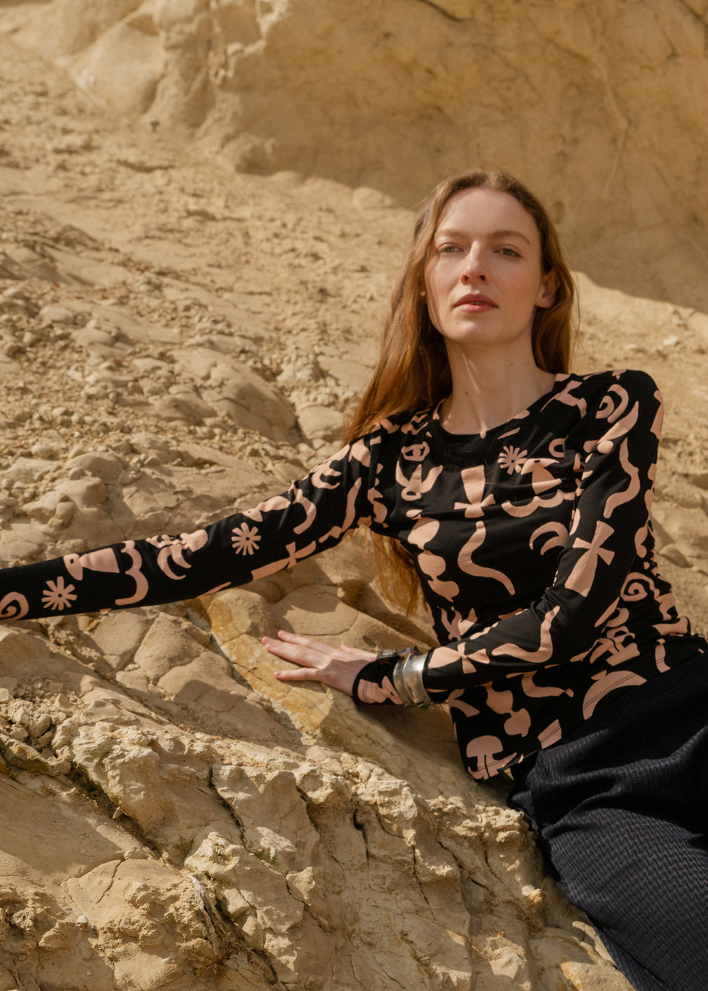 Black Long-Sleeved T-Shirt Julie Wisdom made from Lyocell by Komana