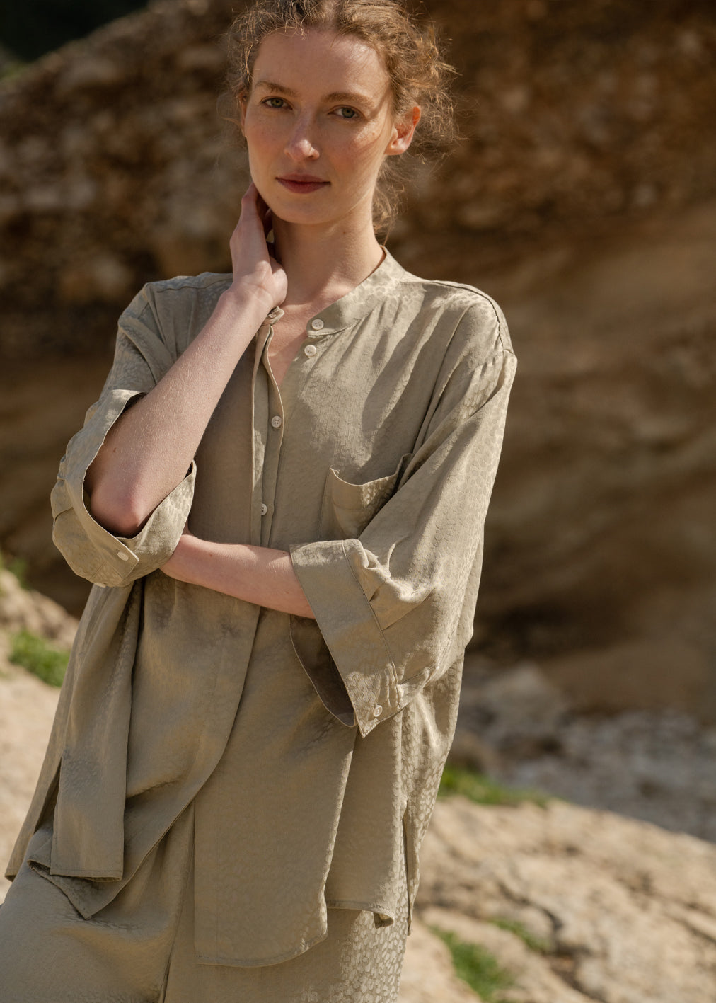 Bluse Serene Jade Leopard Jacquard von Komana