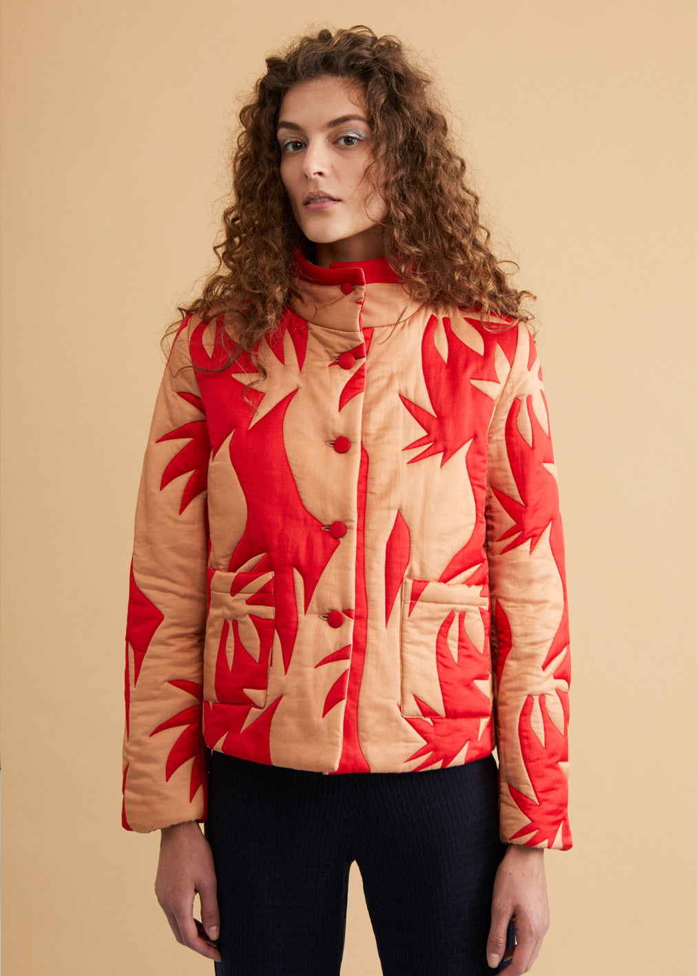 Rocket Jacket Red Palm Gold aus Bio baumwolle und Peace Silk von KOMANA